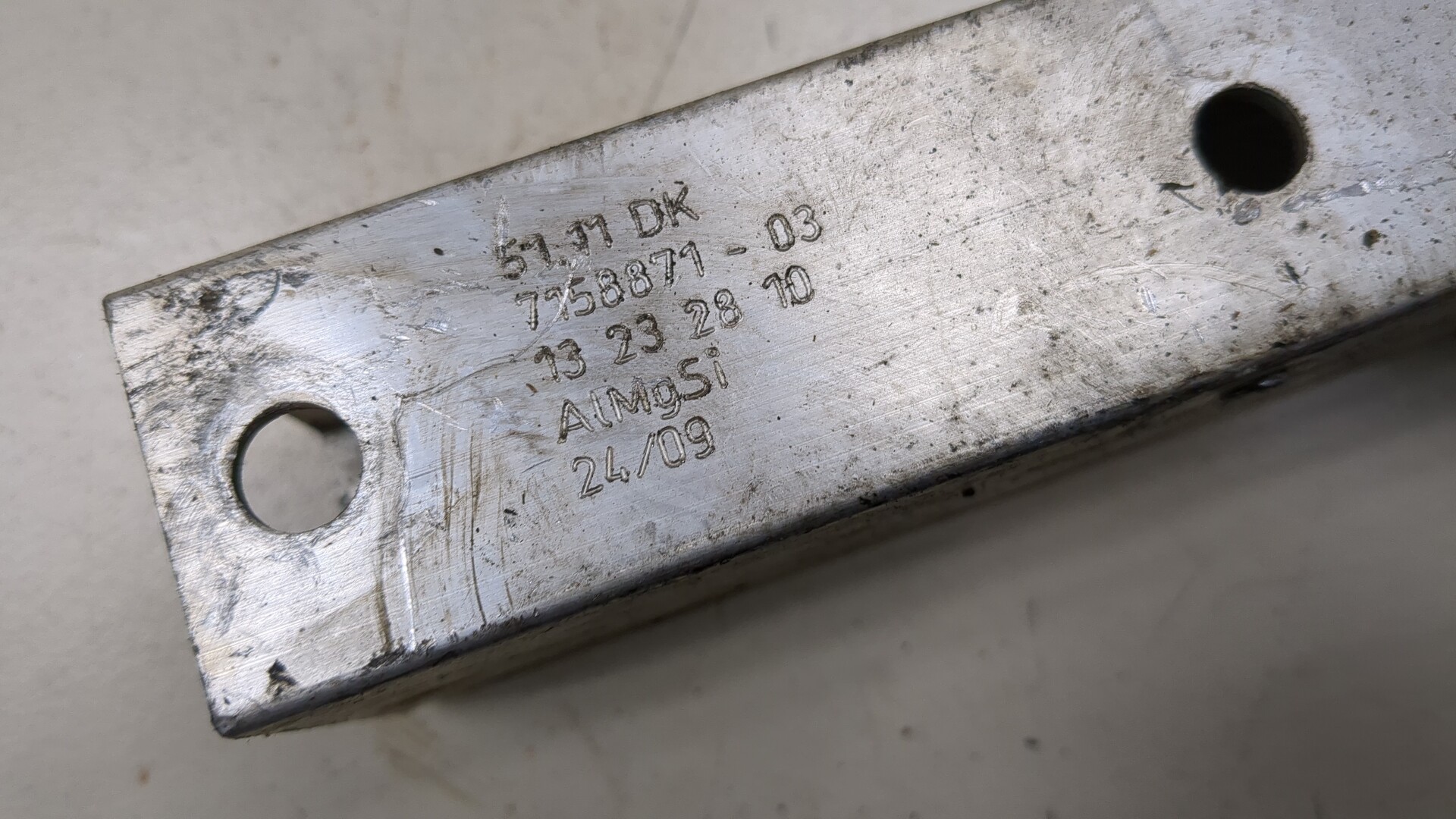 Кронштейн усилителя переднего бампера