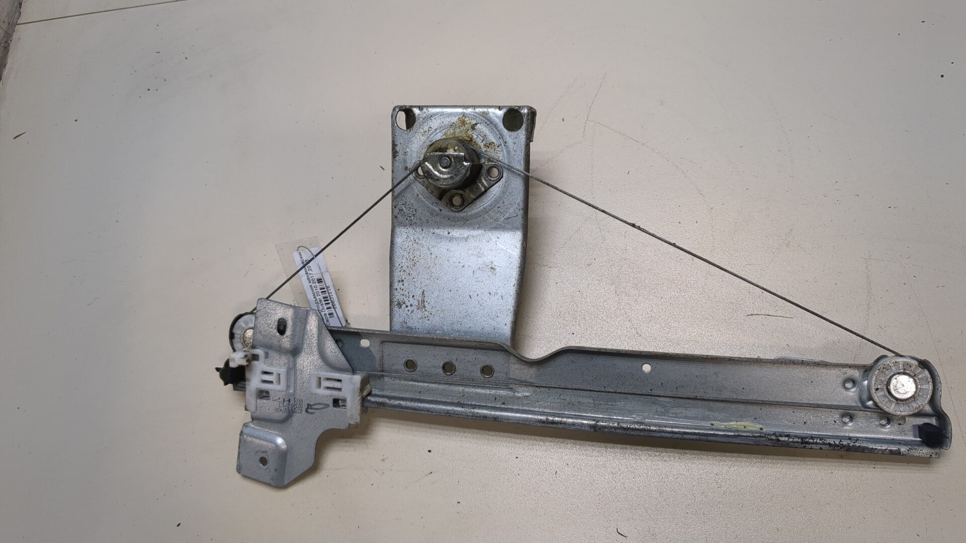 Стеклоподъемник механ. задний левый