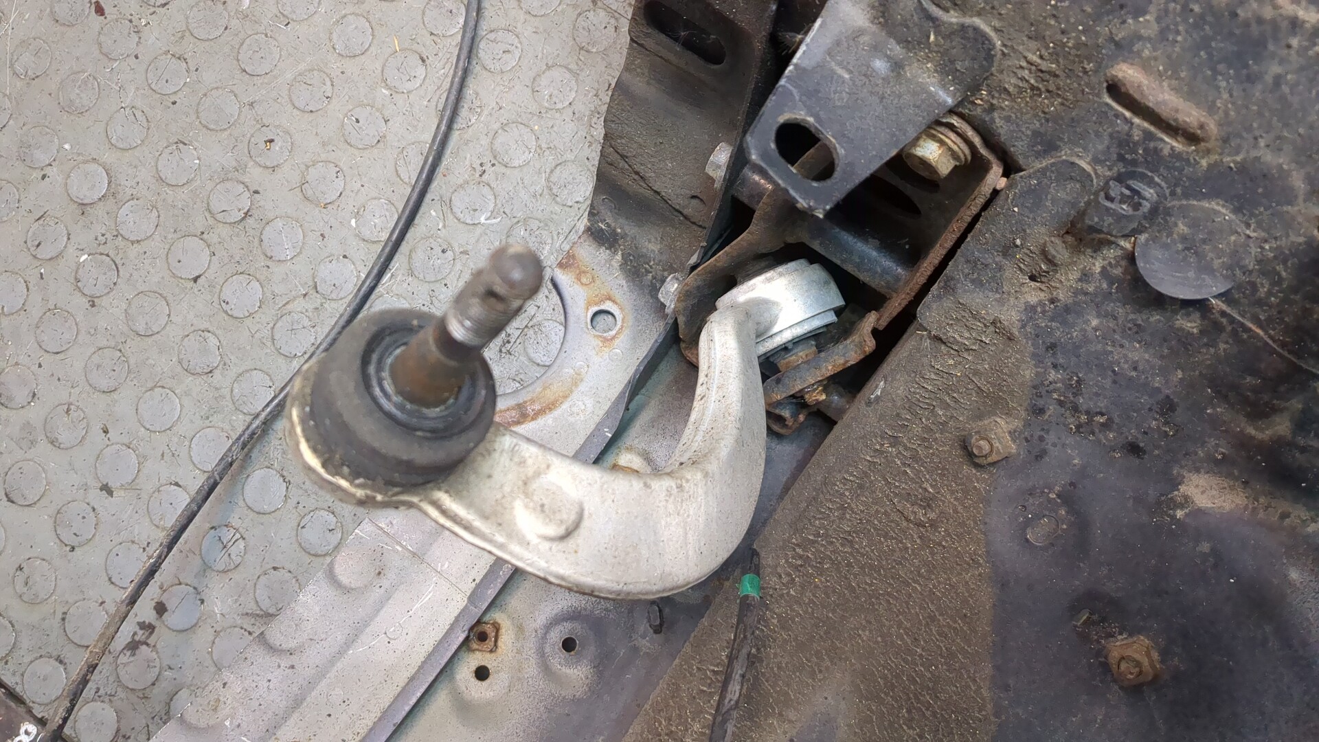 Лонжерон передний левый