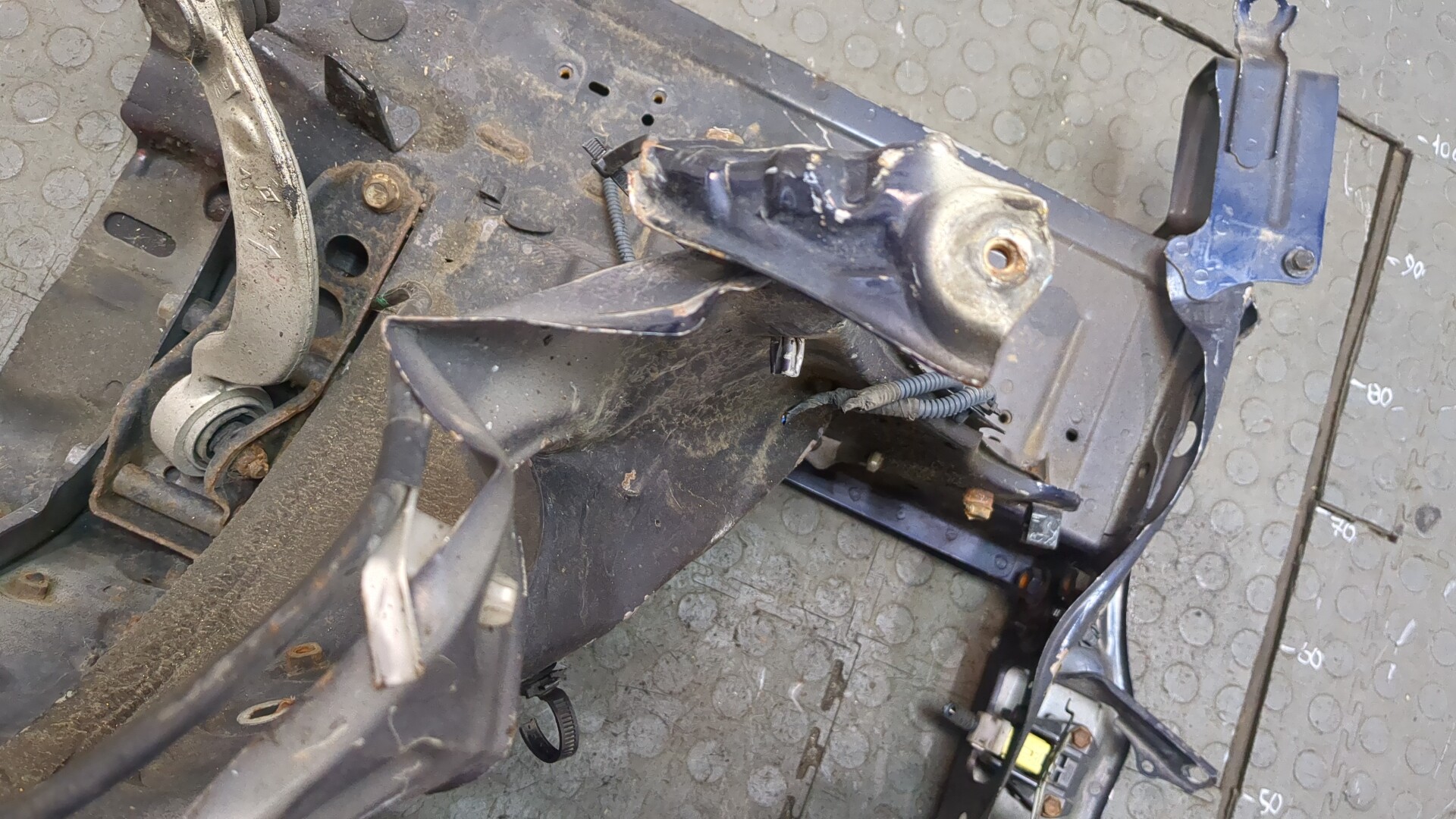 Лонжерон передний левый