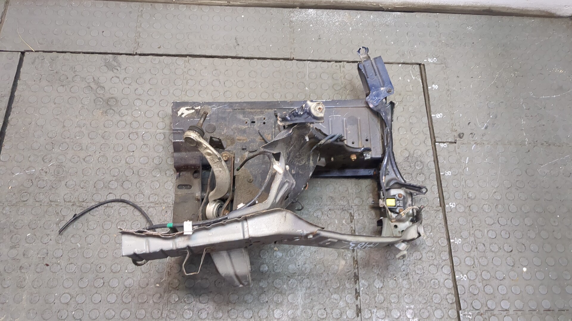 Лонжерон передний левый