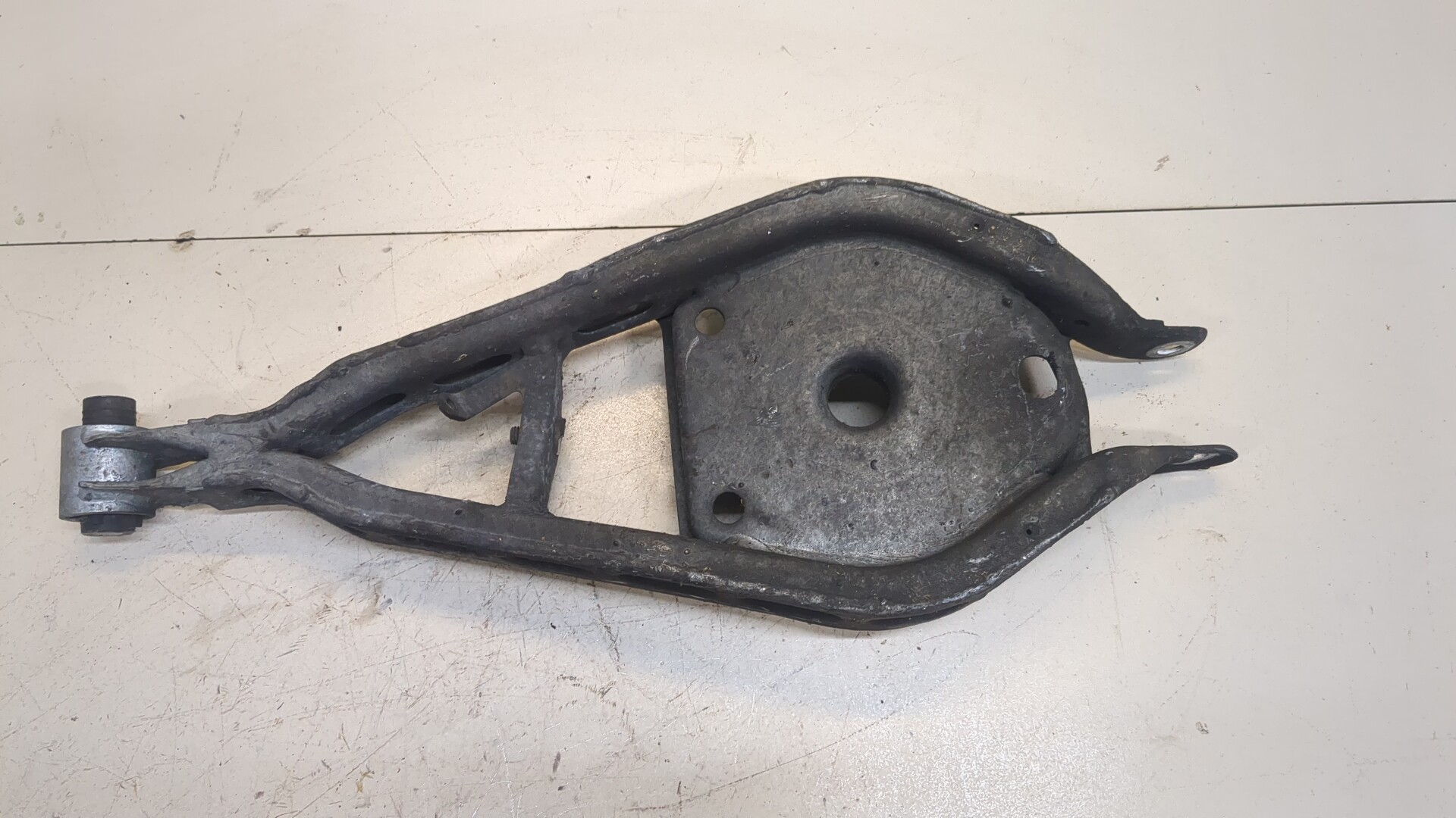 Рычаг задний левый