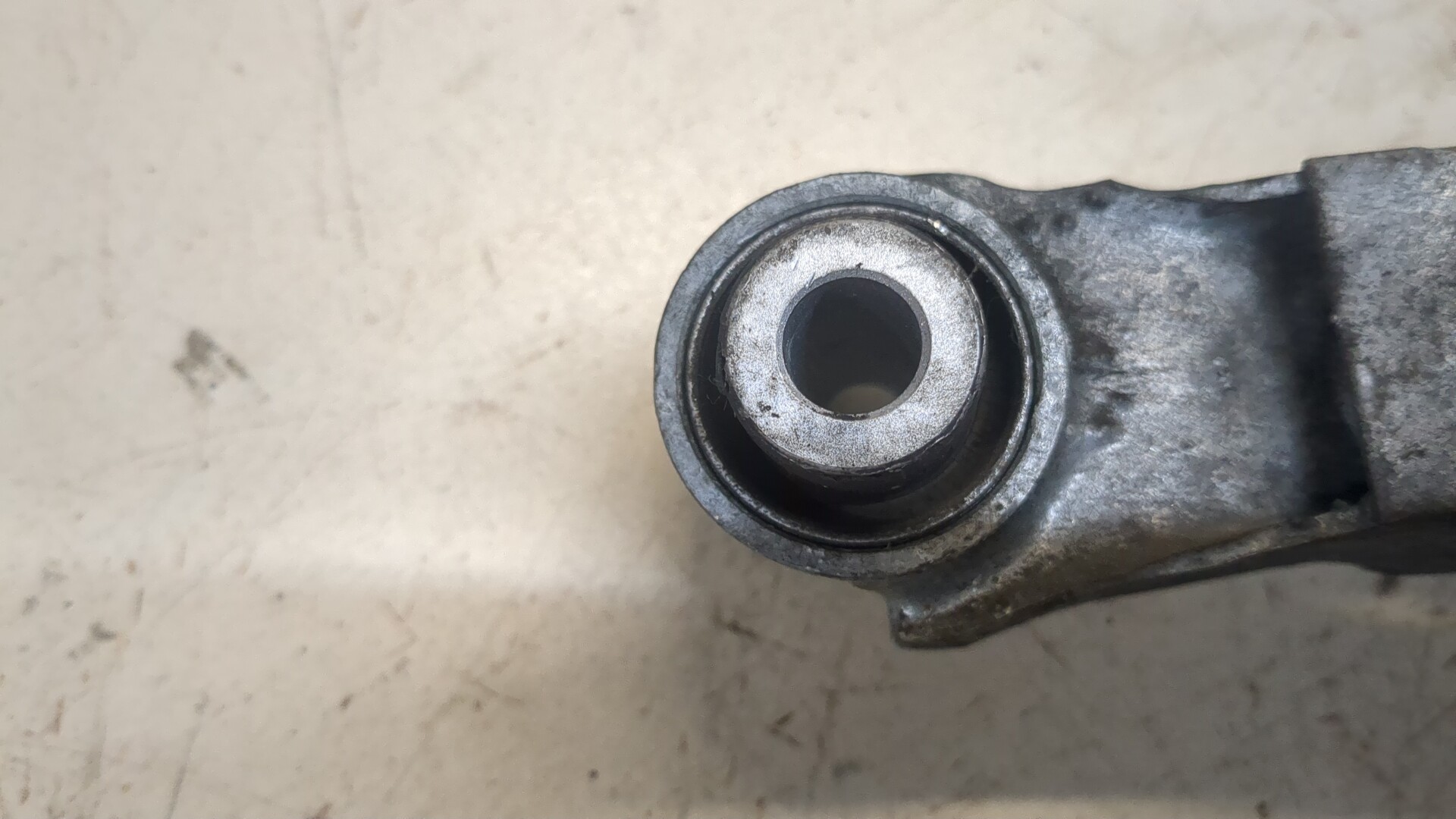 Рычаг задний левый