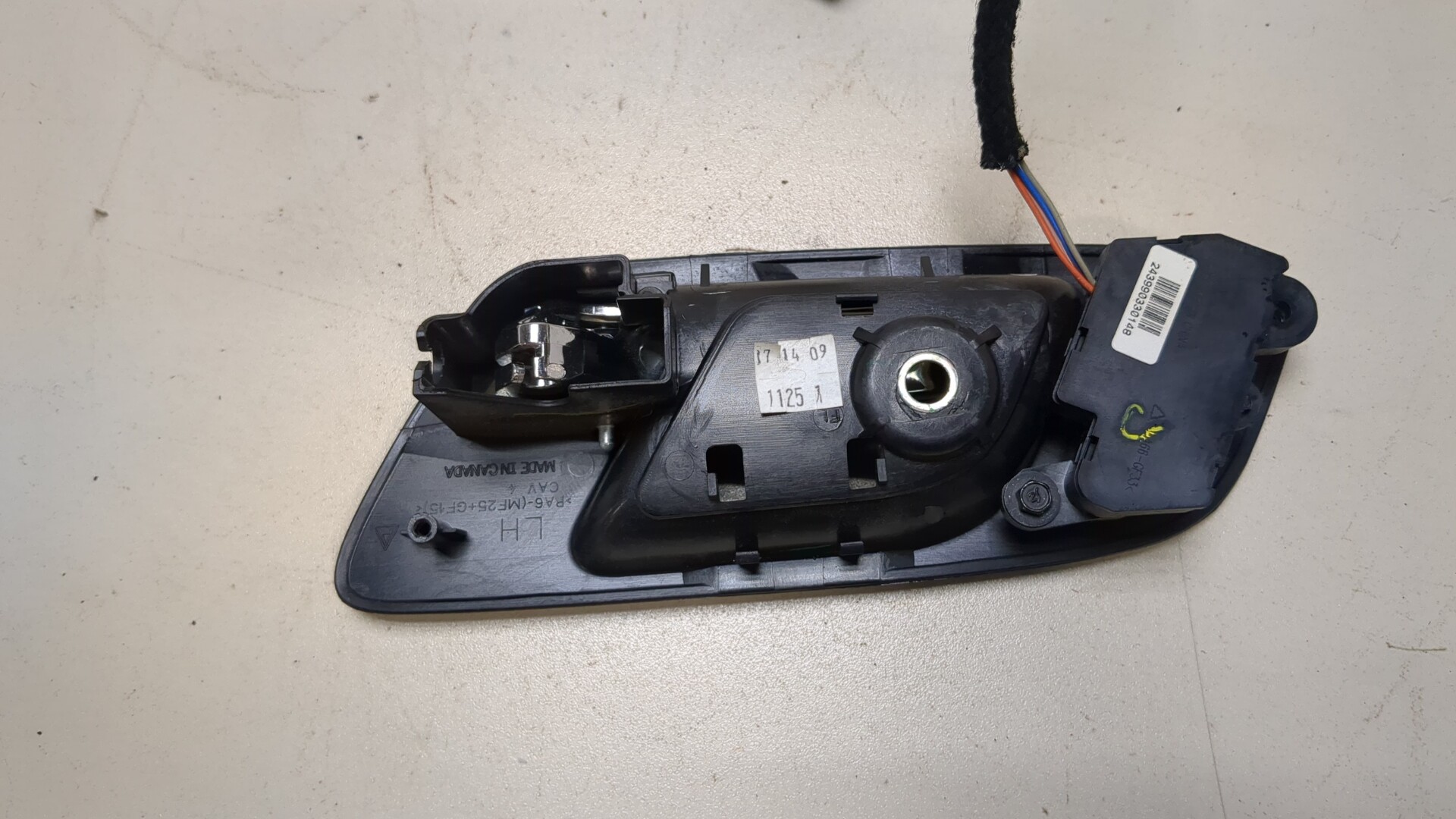 Ручка двери передней внутренняя левая