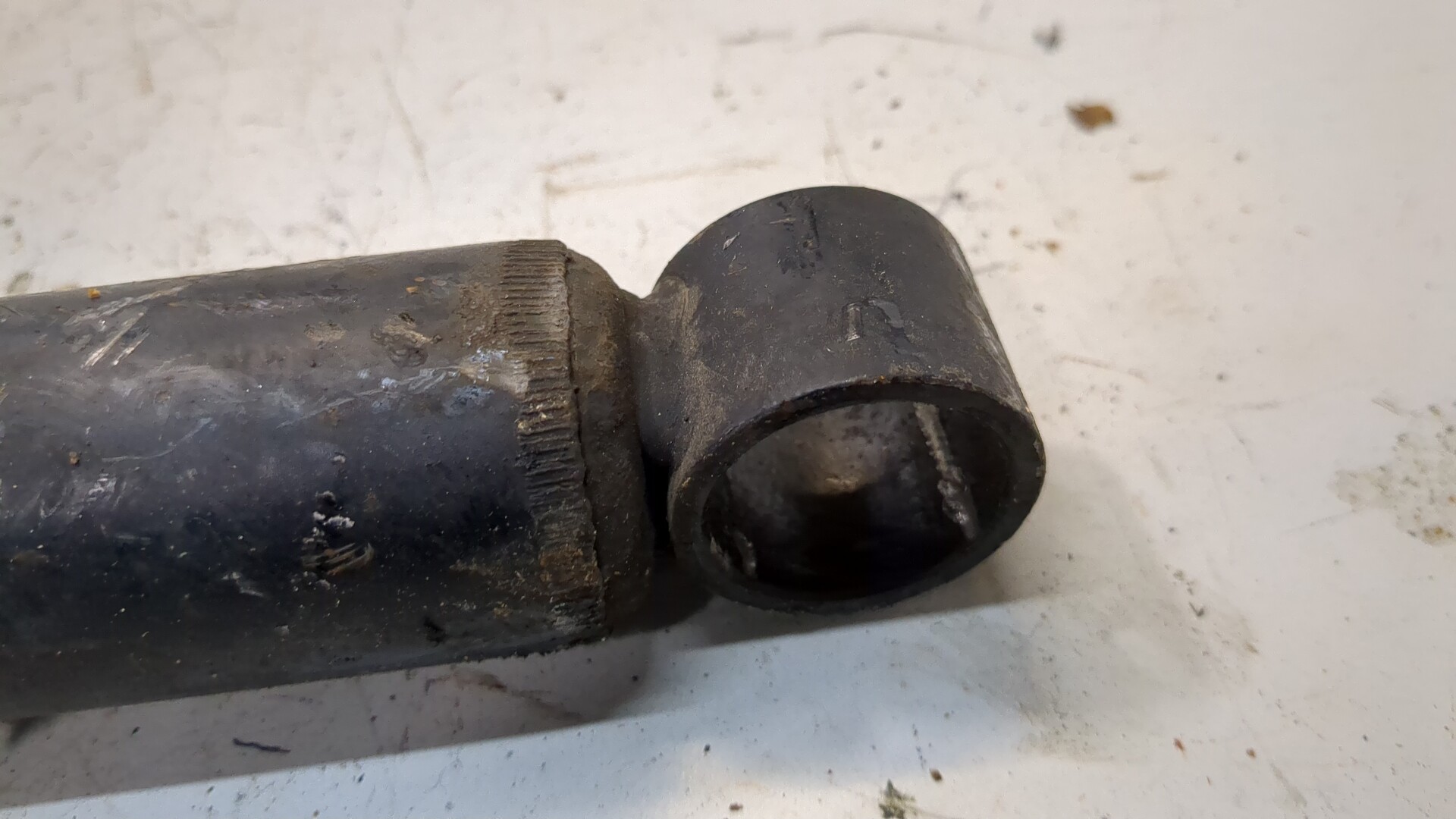 Амортизатор задний (стойка)