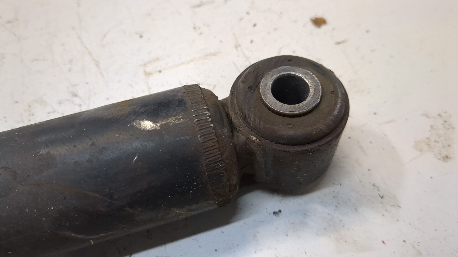 Амортизатор задний (стойка)