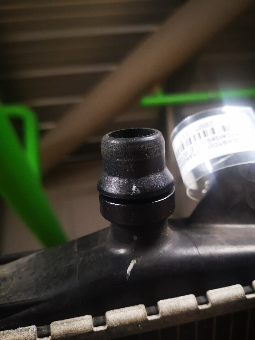 Радиатор охлаждения двигателя основной