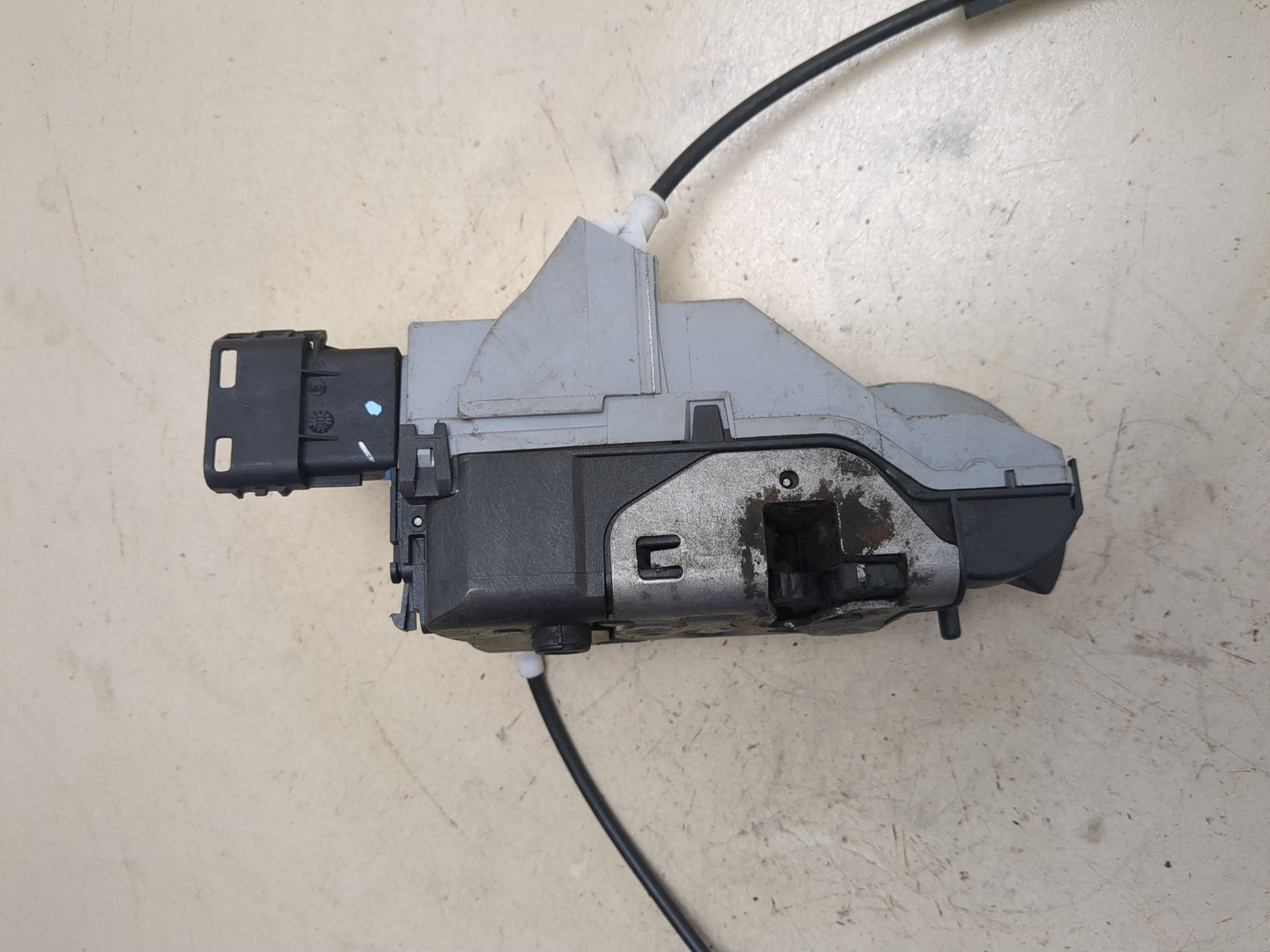 Замок двери передней правой