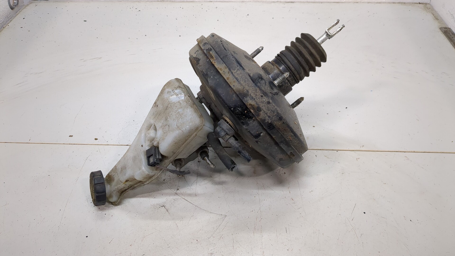 Цилиндр тормозной главный