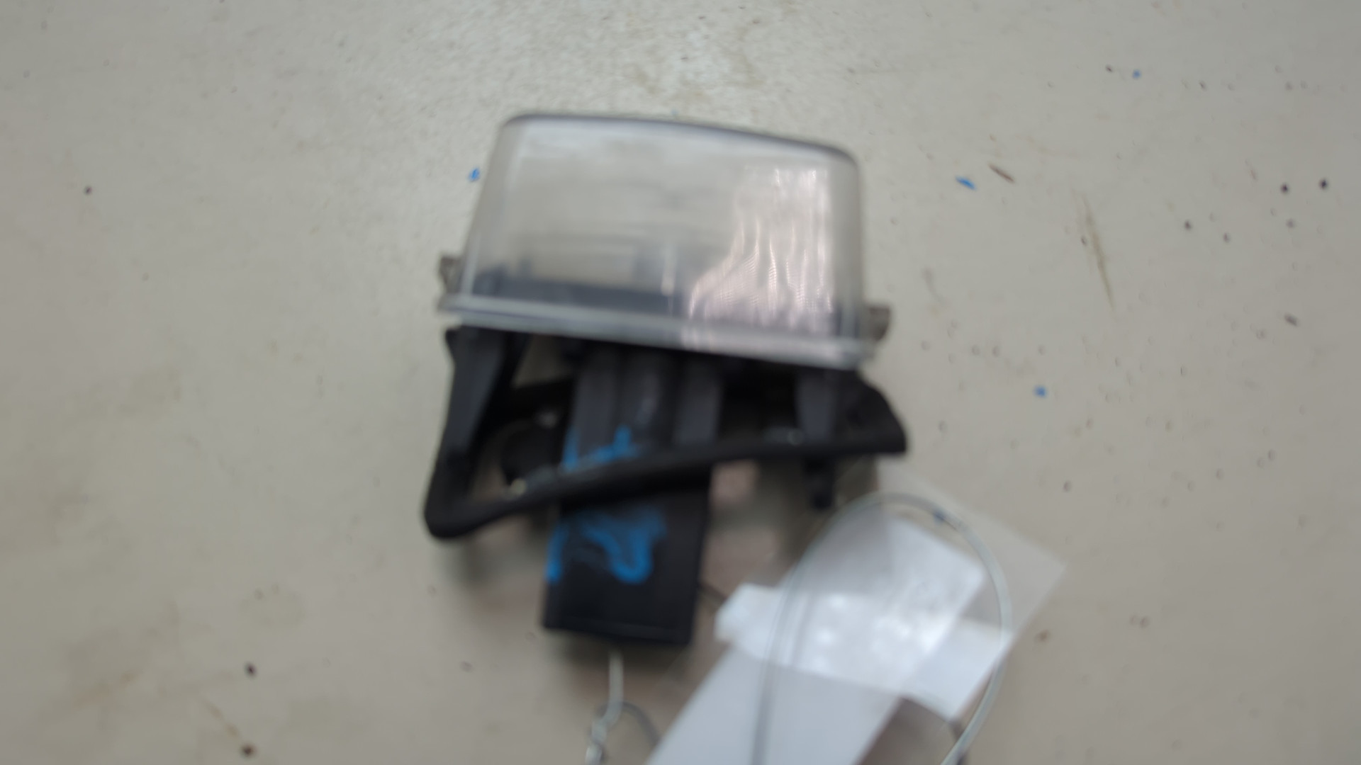 Фонарь подсветки номера