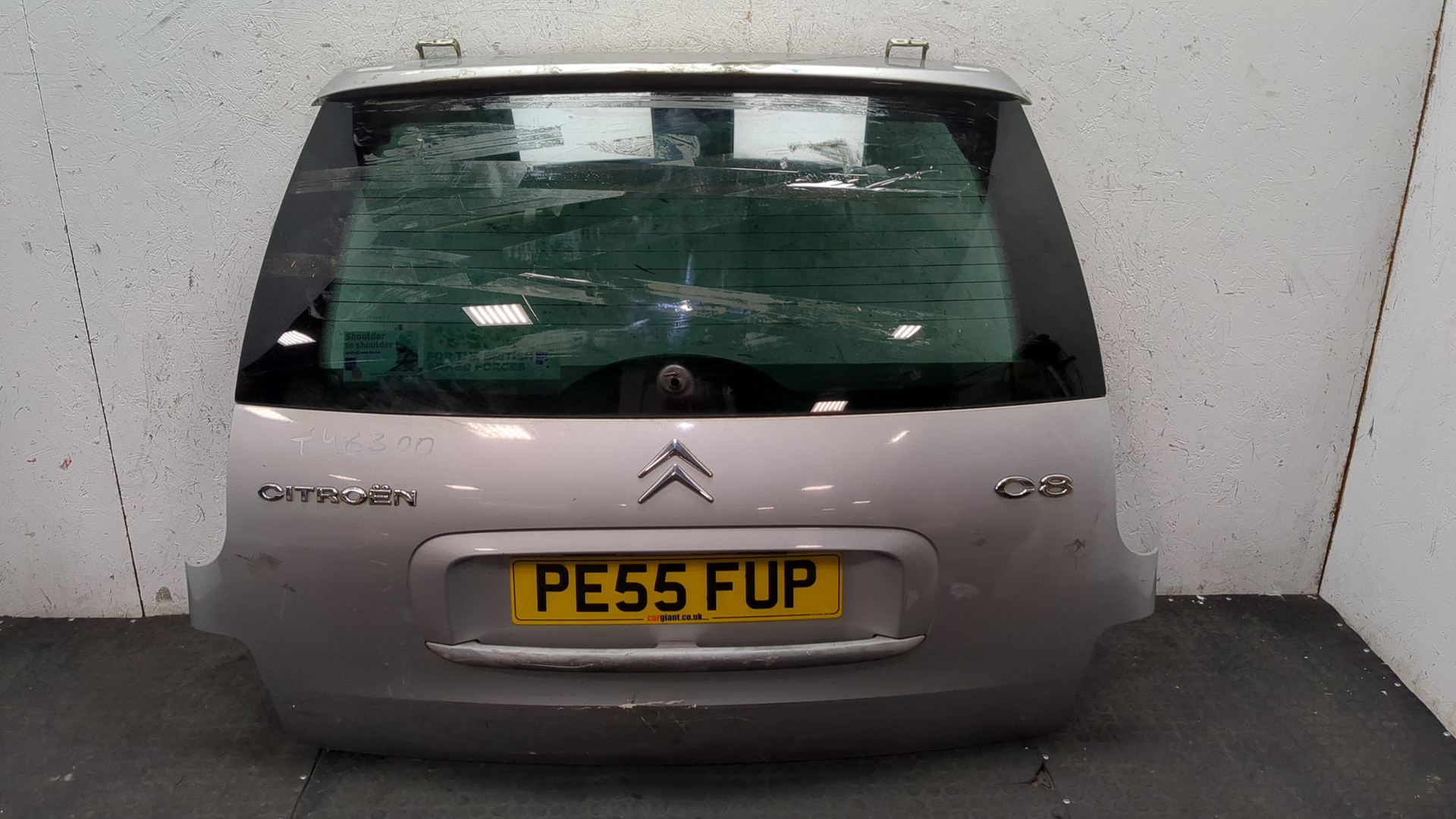 Дверь багажника