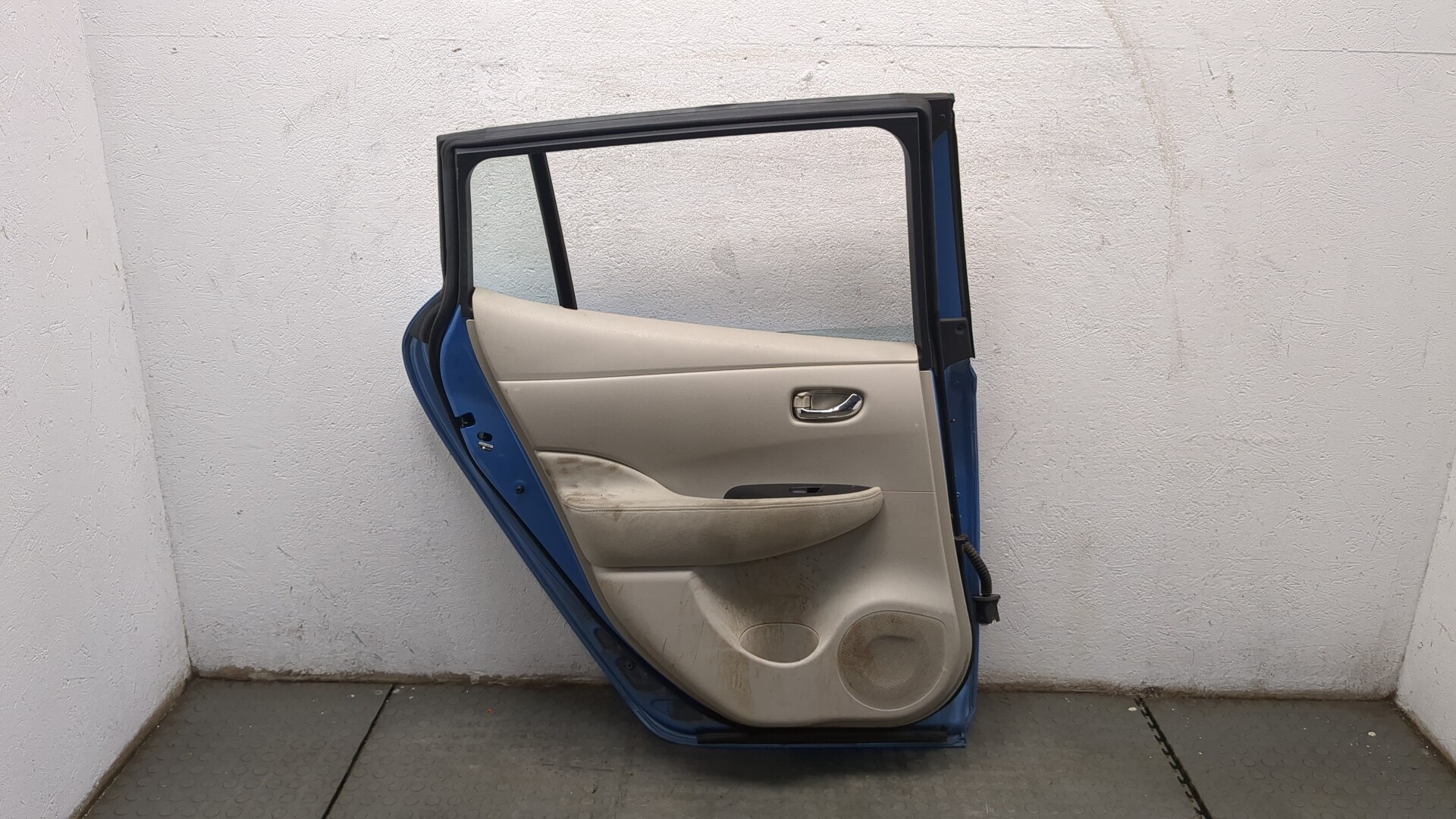 Дверь задняя левая