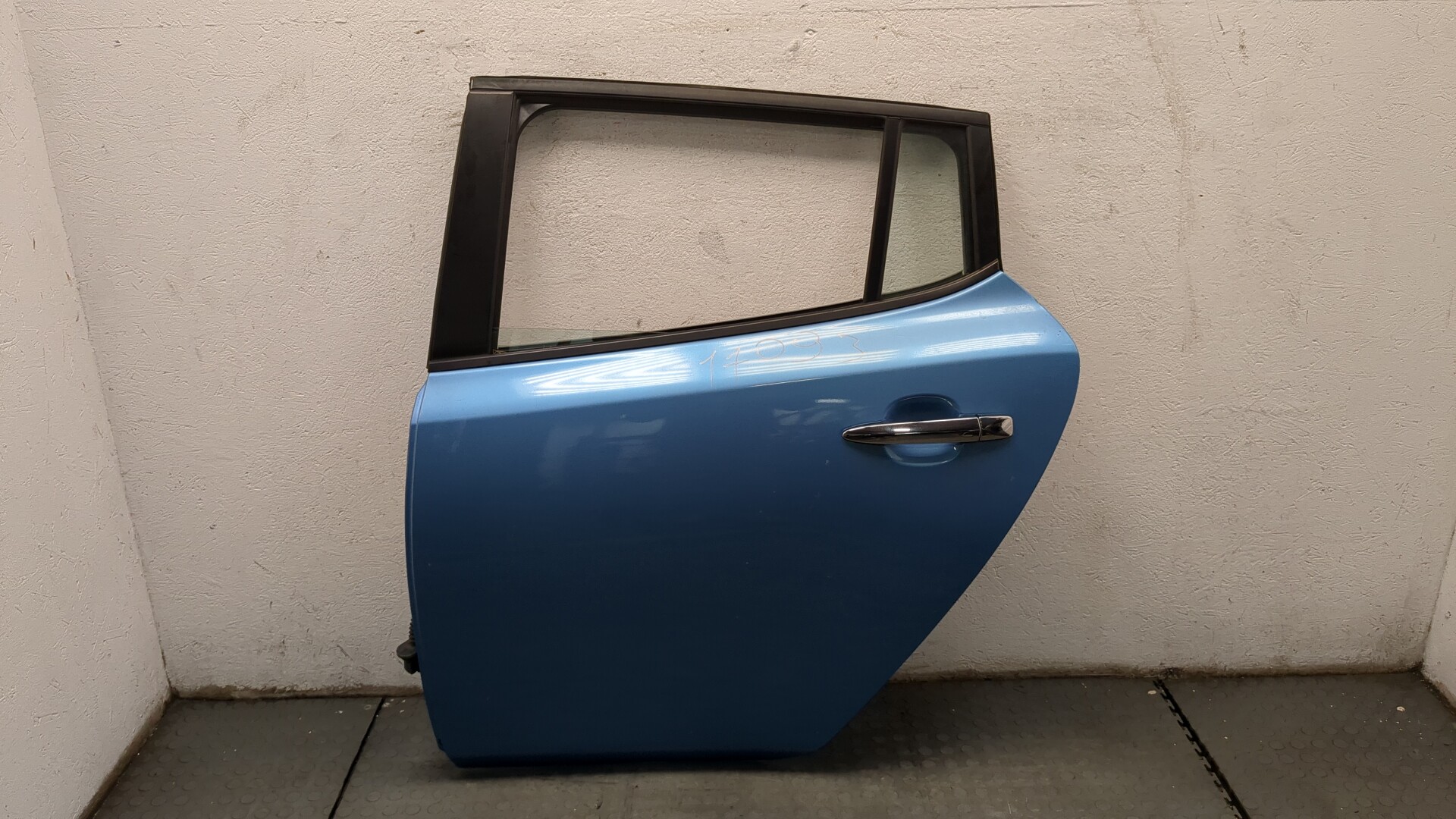 Дверь задняя левая