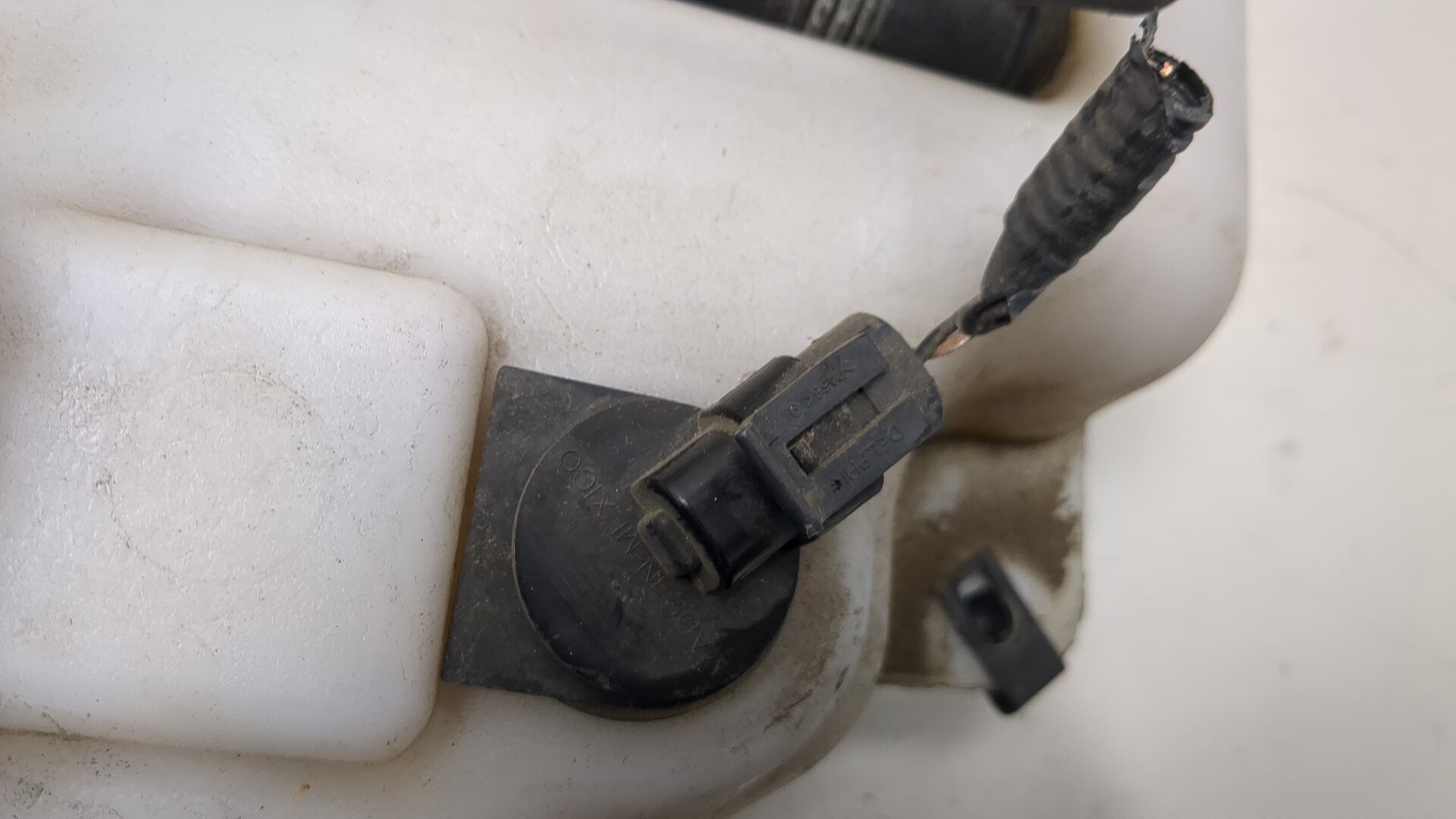 Бачок омывателя лобового стекла