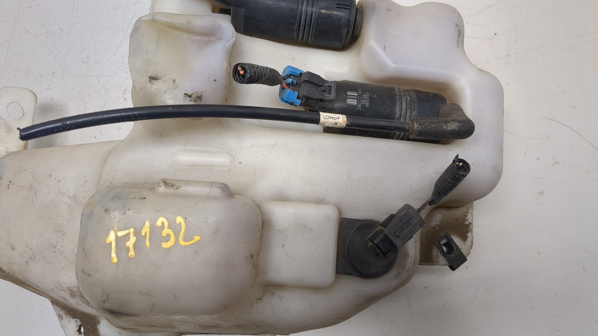 Бачок омывателя лобового стекла