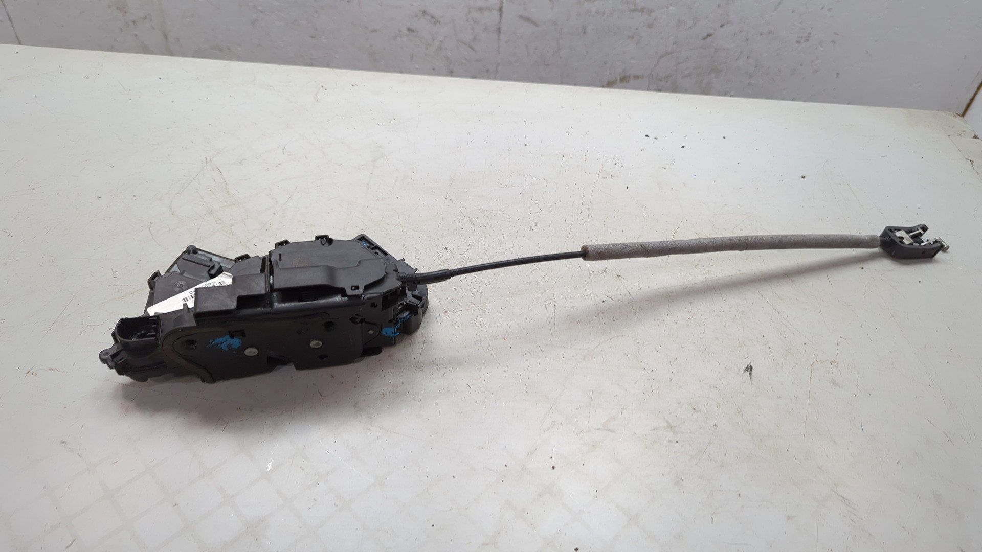 Замок двери передней правой