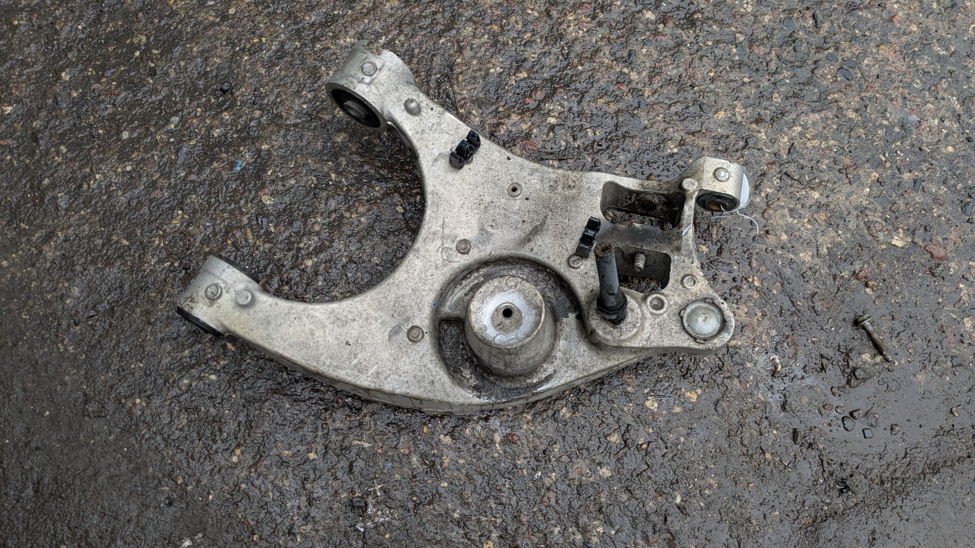 Рычаг задний правый