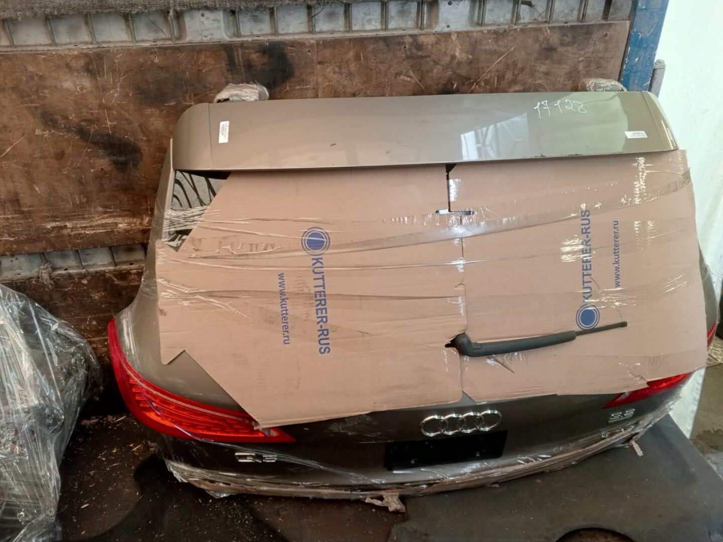 Дверь багажника