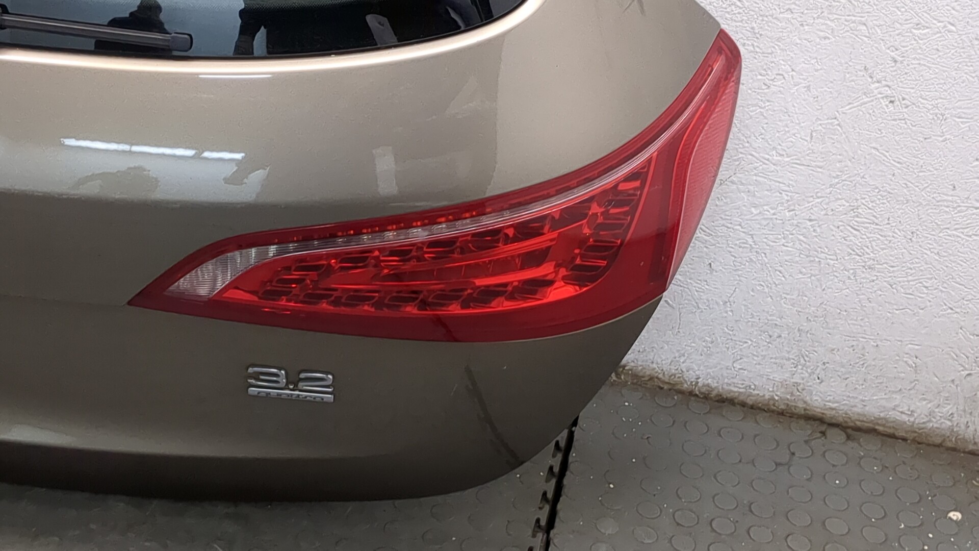 Дверь багажника