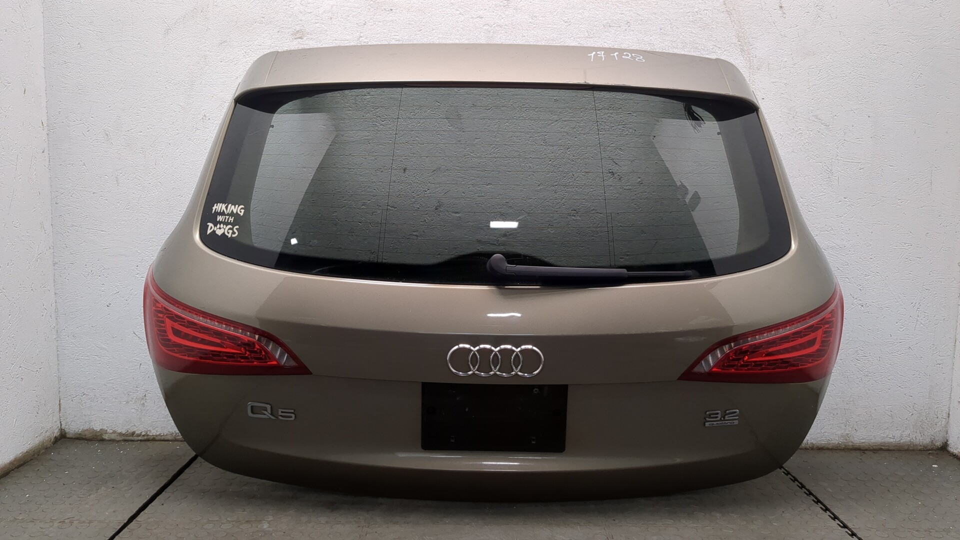 Дверь багажника