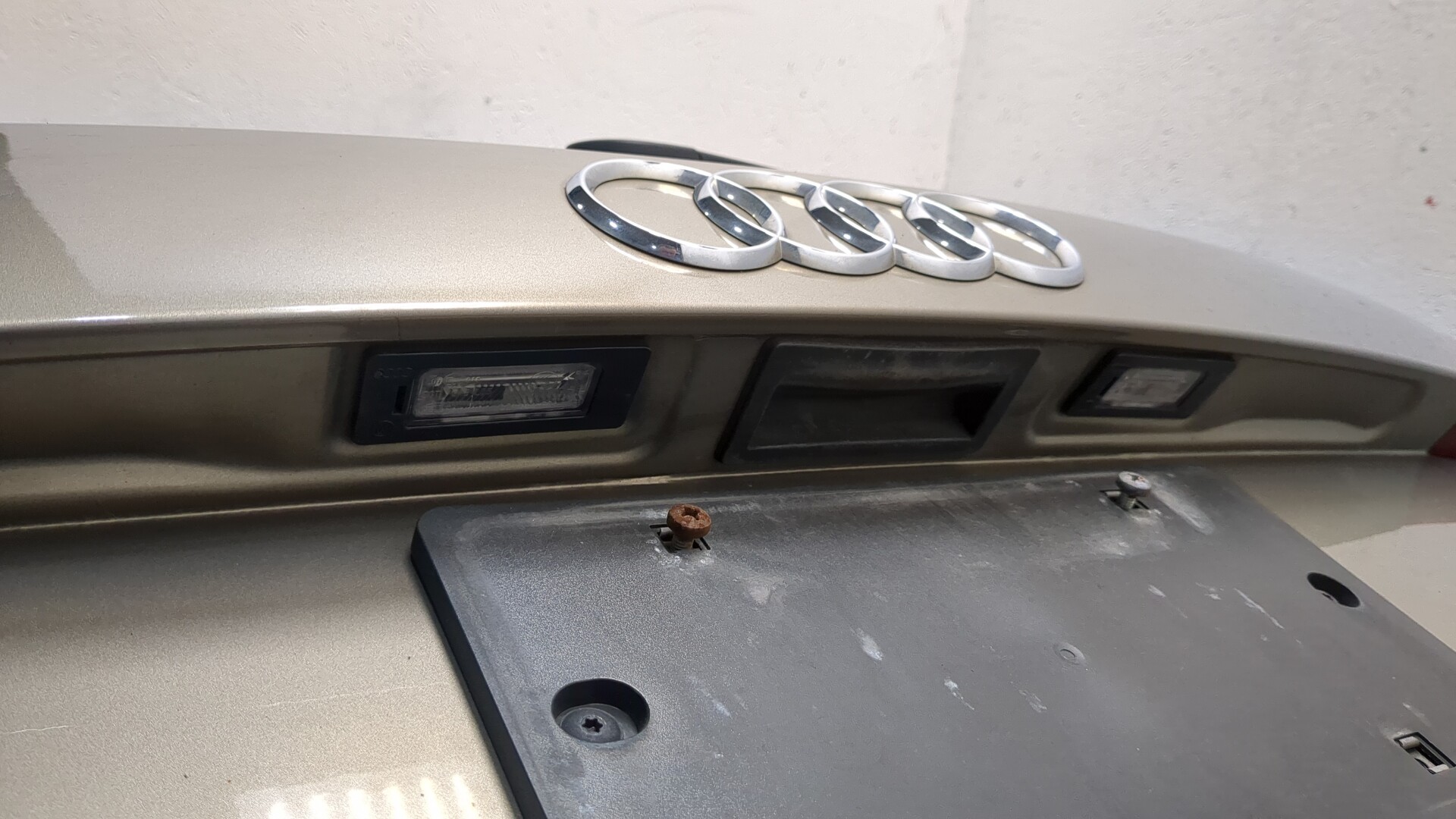 Дверь багажника