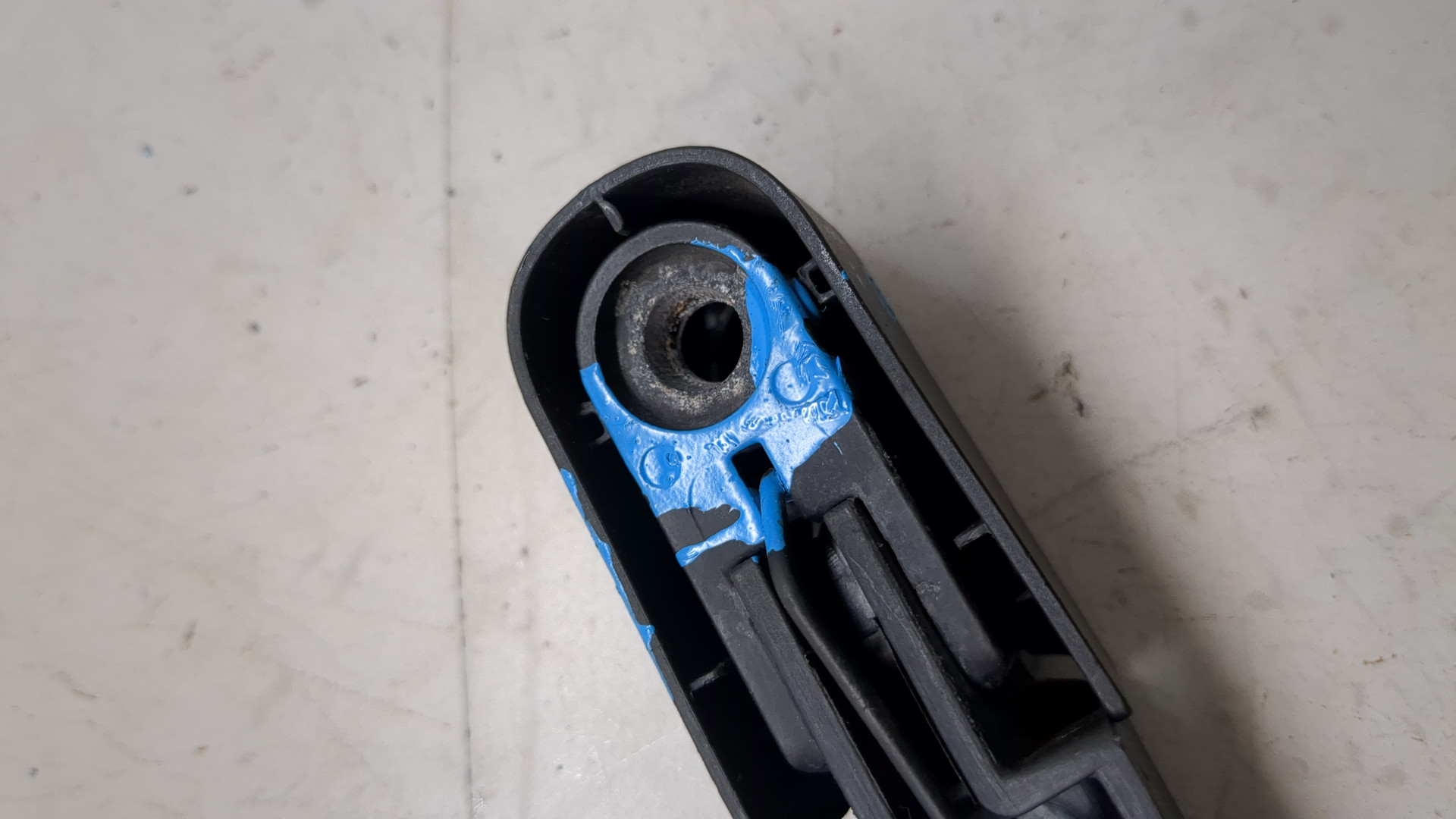 Поводок стеклоочистителя заднего