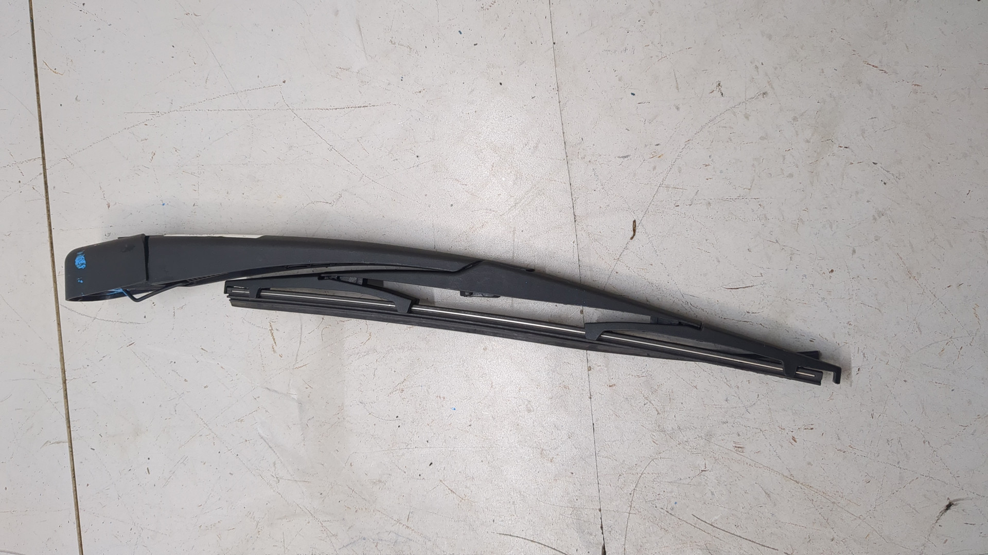 Поводок стеклоочистителя заднего