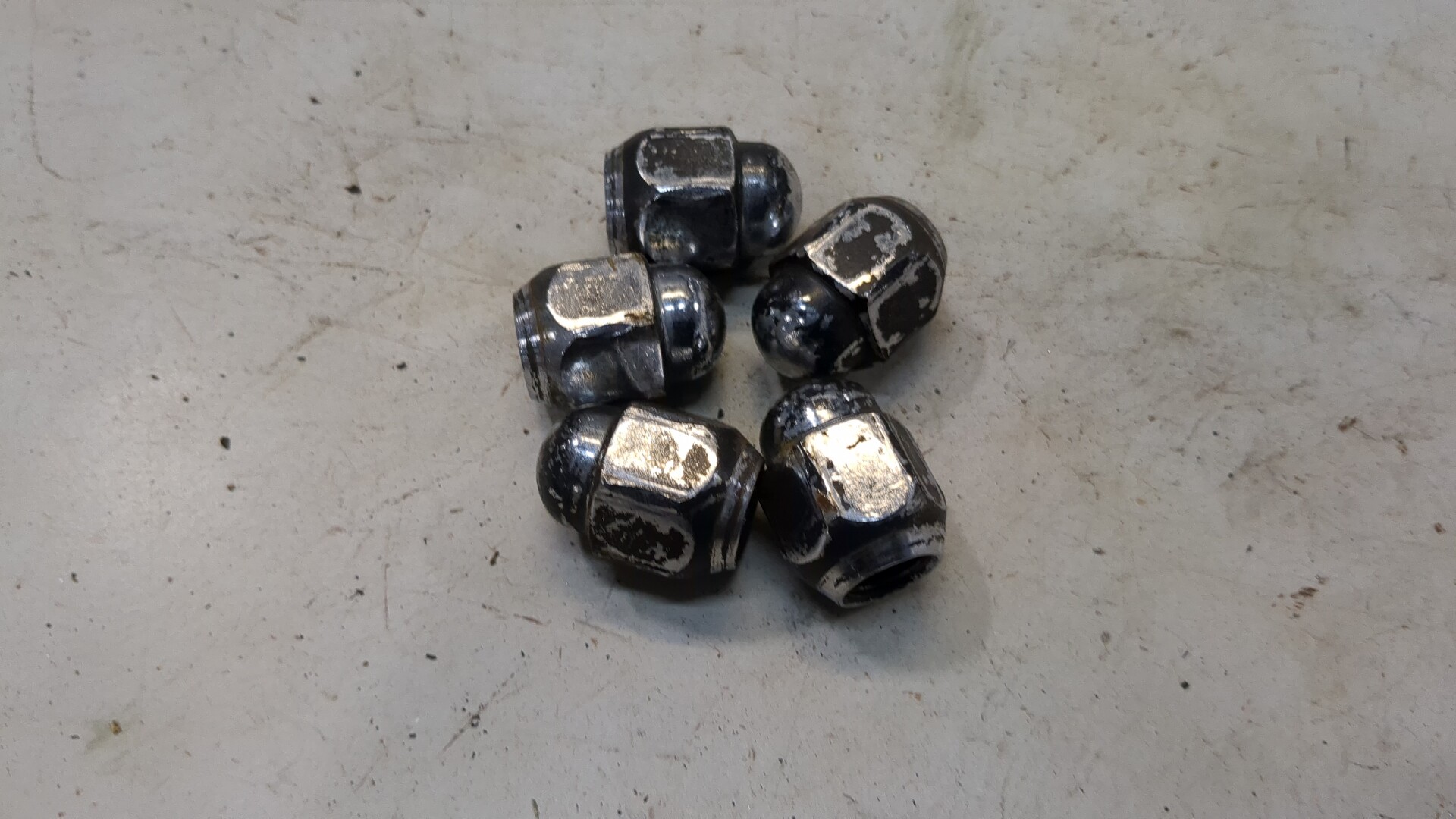 Гайка колеса