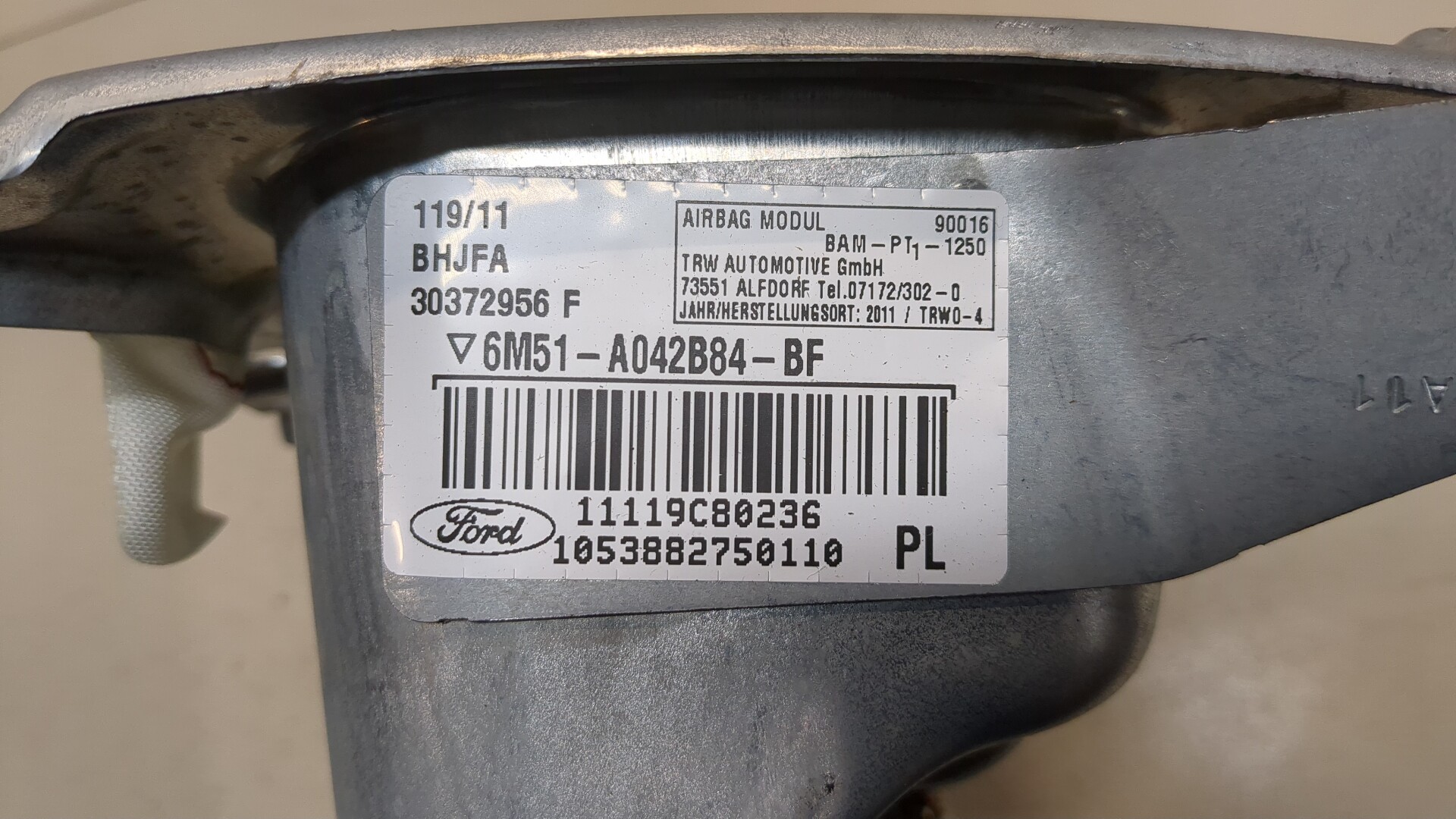 Подушка безопасности пассажирская (в торпедо)