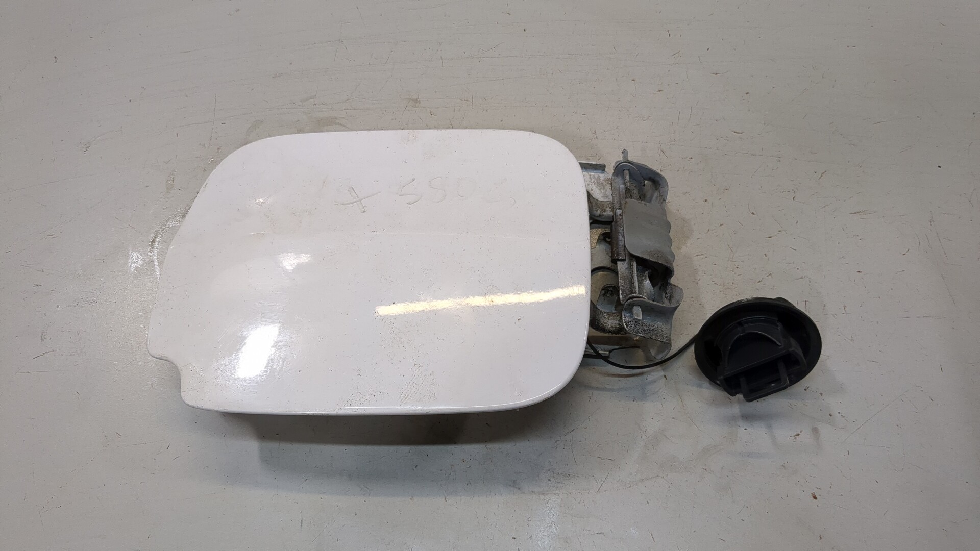 Лючок бензобака