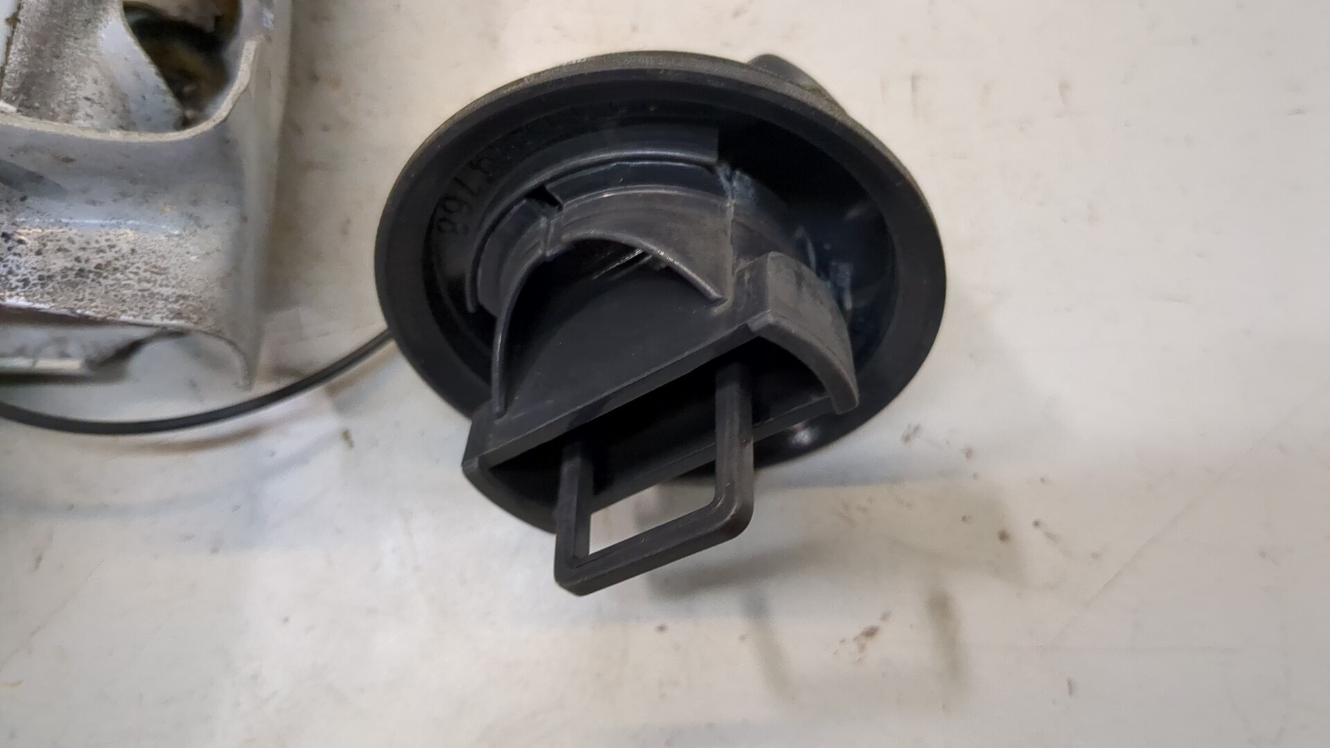 Лючок бензобака