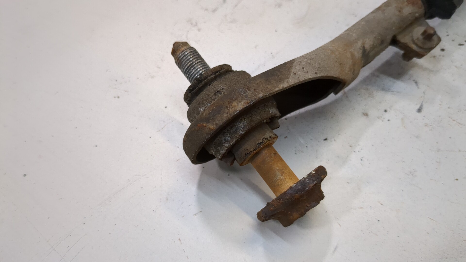 Рычаг задний