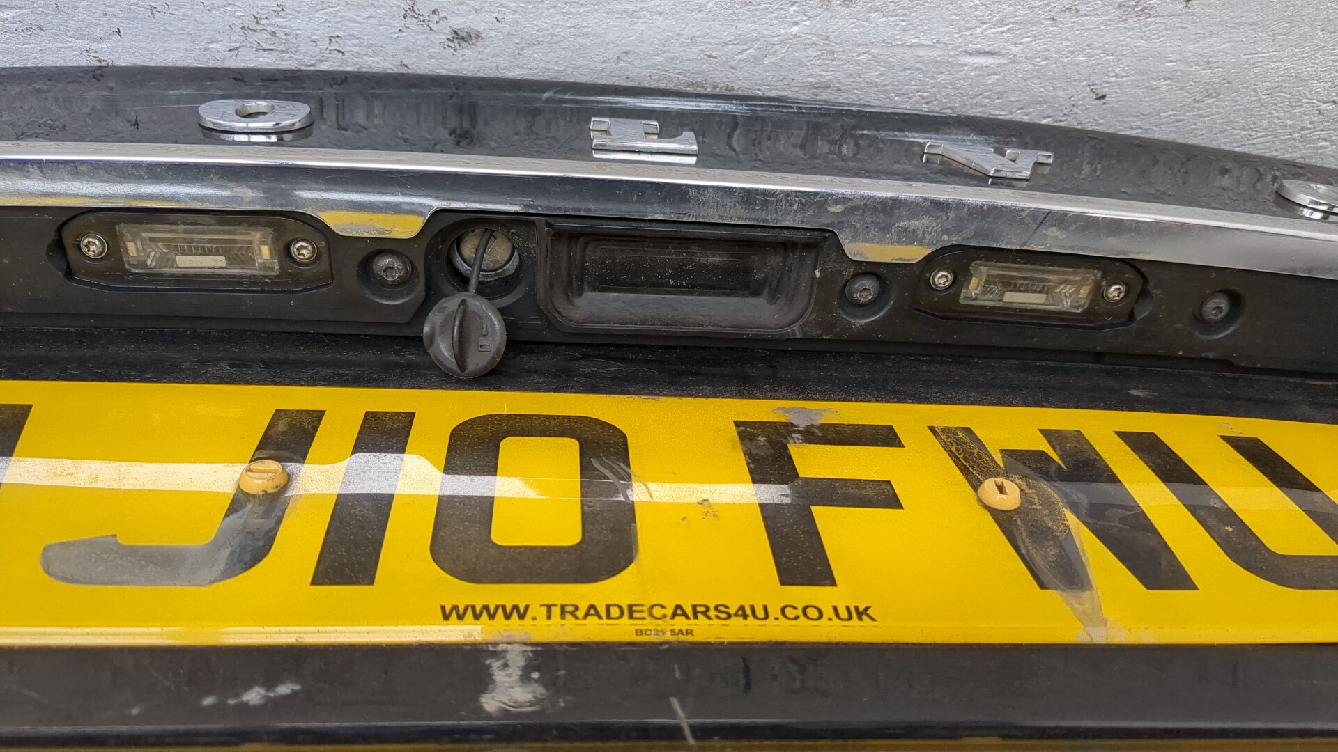 Дверь багажника