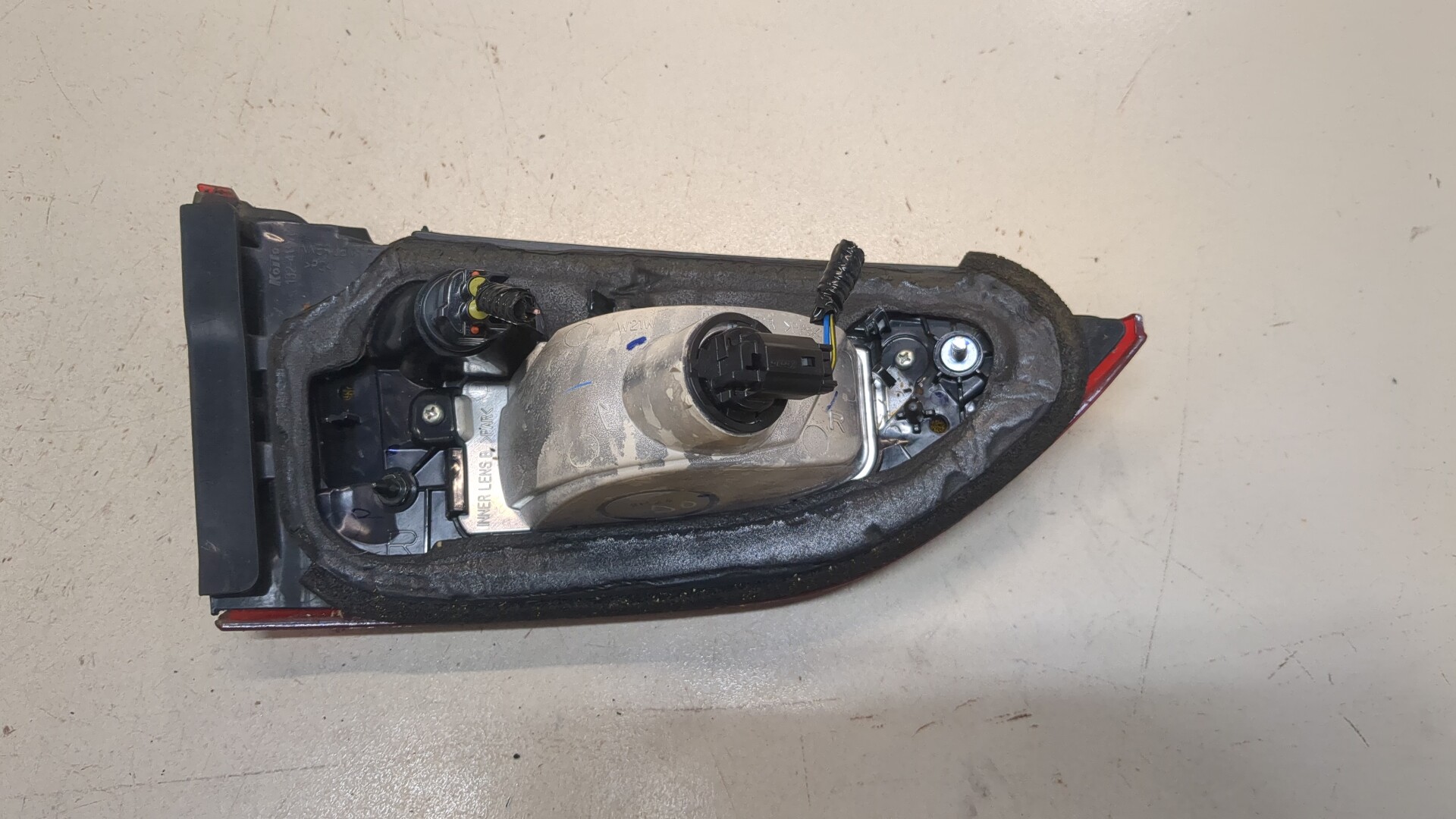 Фонарь задний внутренний правый