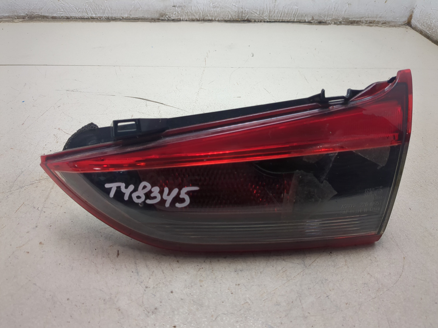 Фонарь задний внутренний правый