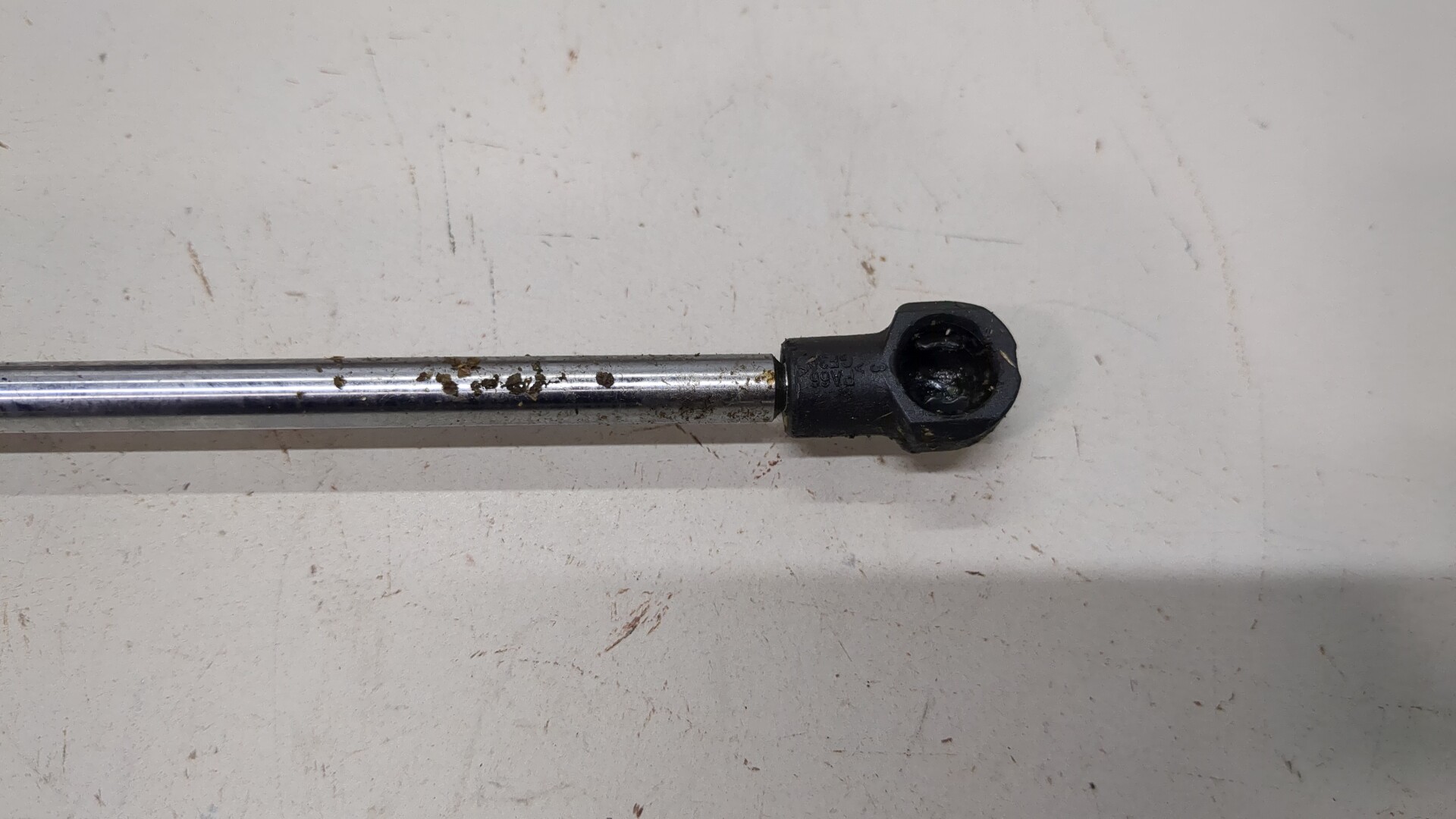 Амортизатор капота