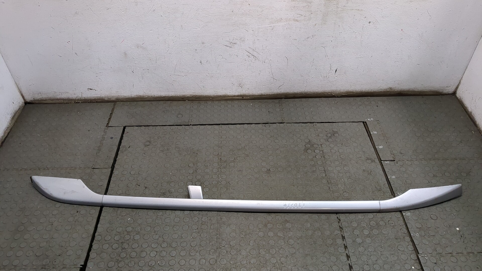 Рейлинг (релинг) левый (планка на крышу)