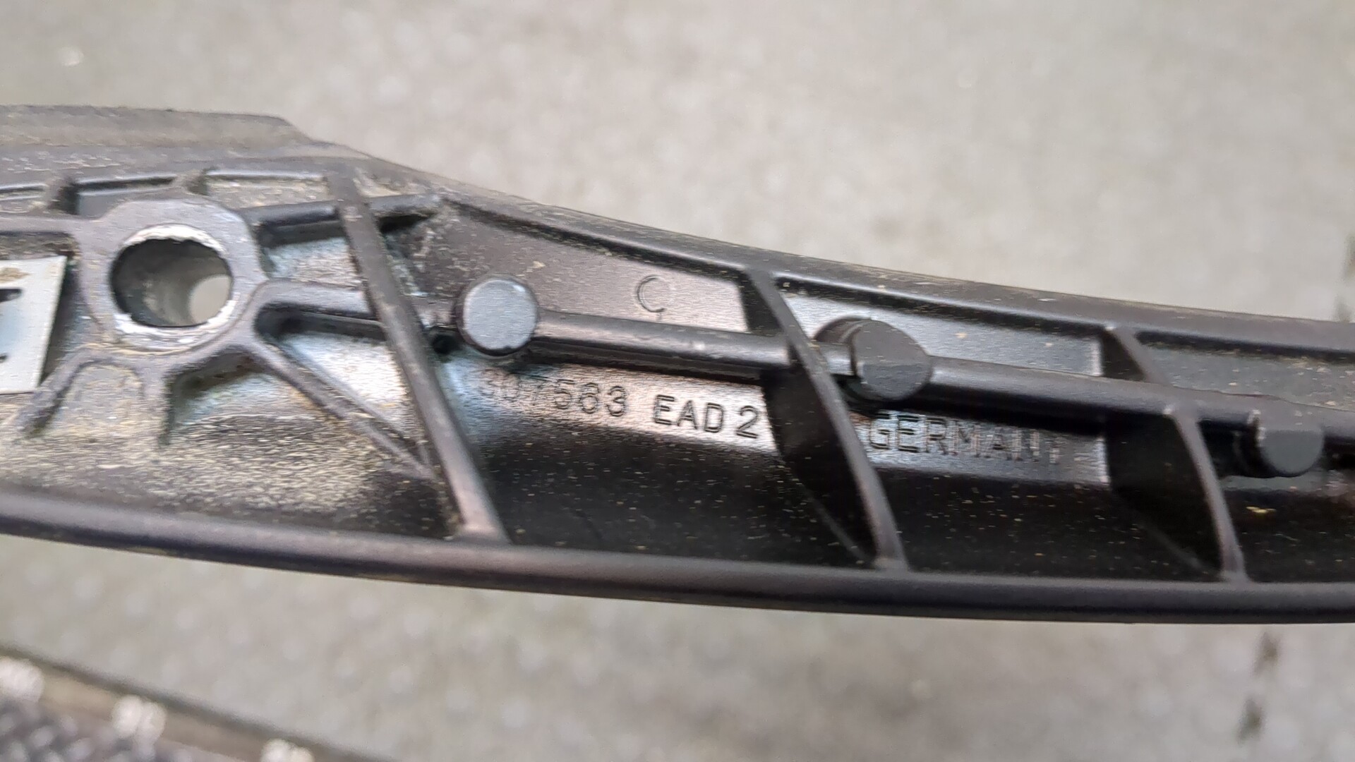 Рейлинг (релинг) правый (планка на крышу)