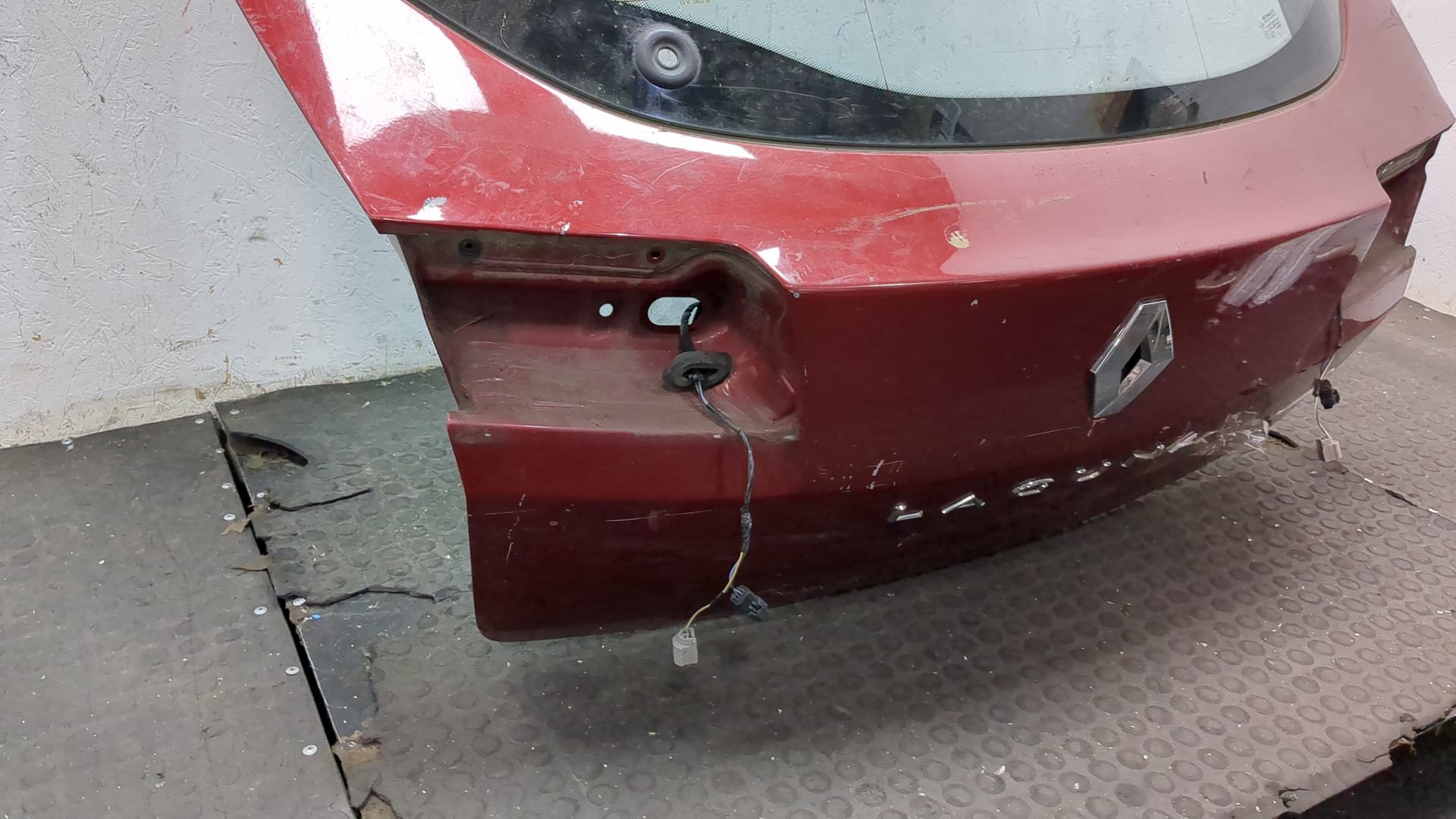 Дверь багажника