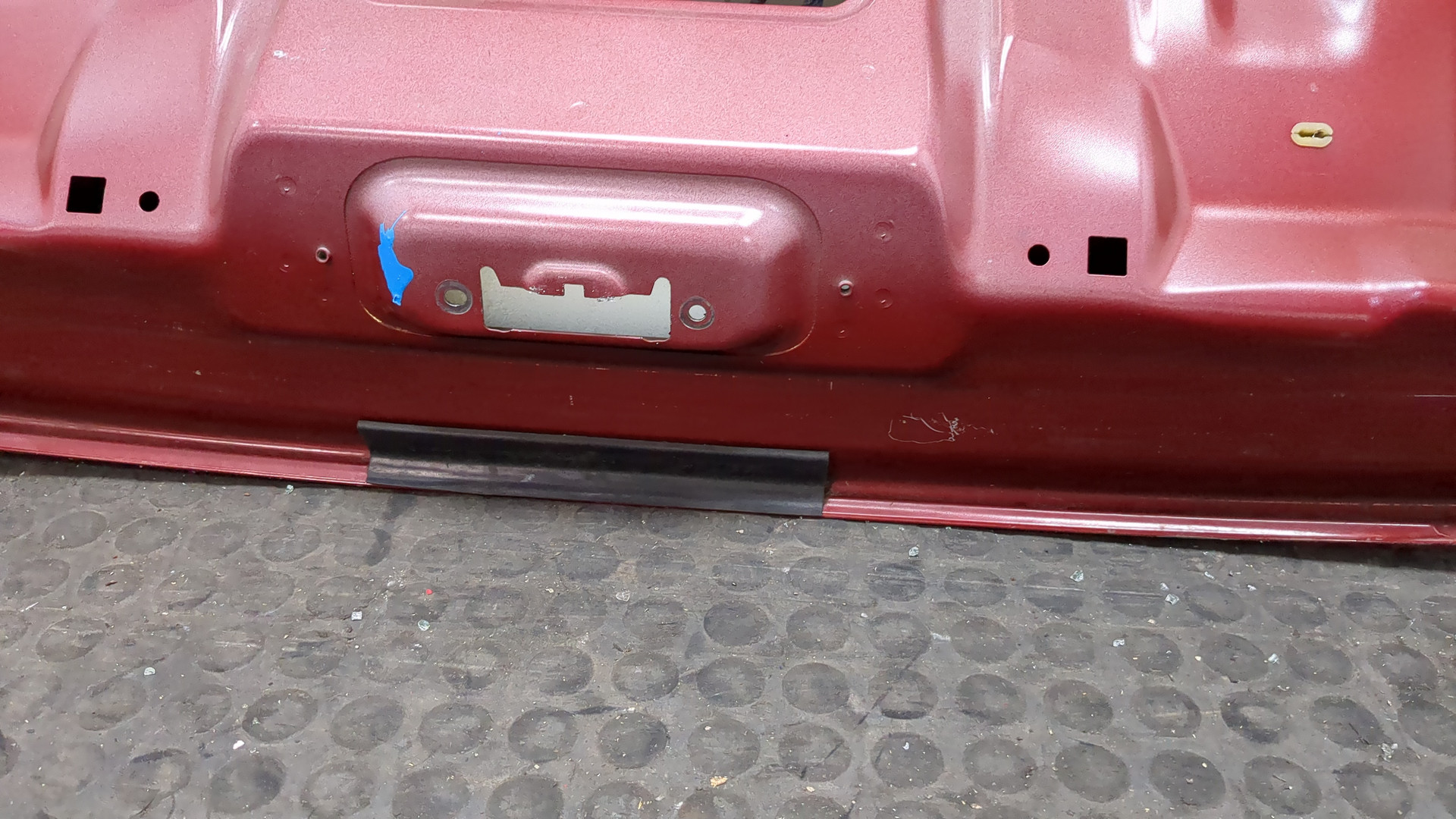 Дверь багажника