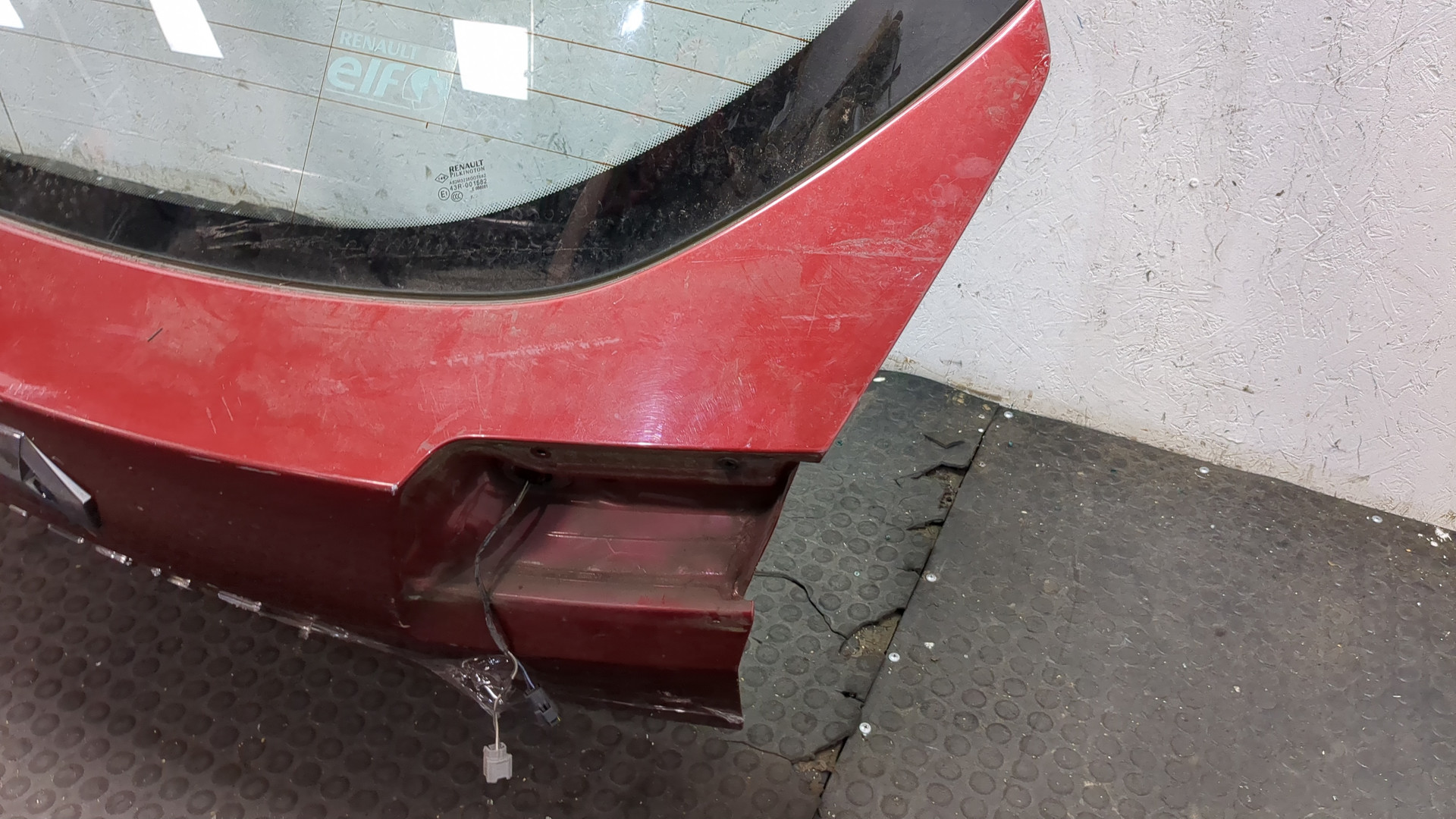 Дверь багажника