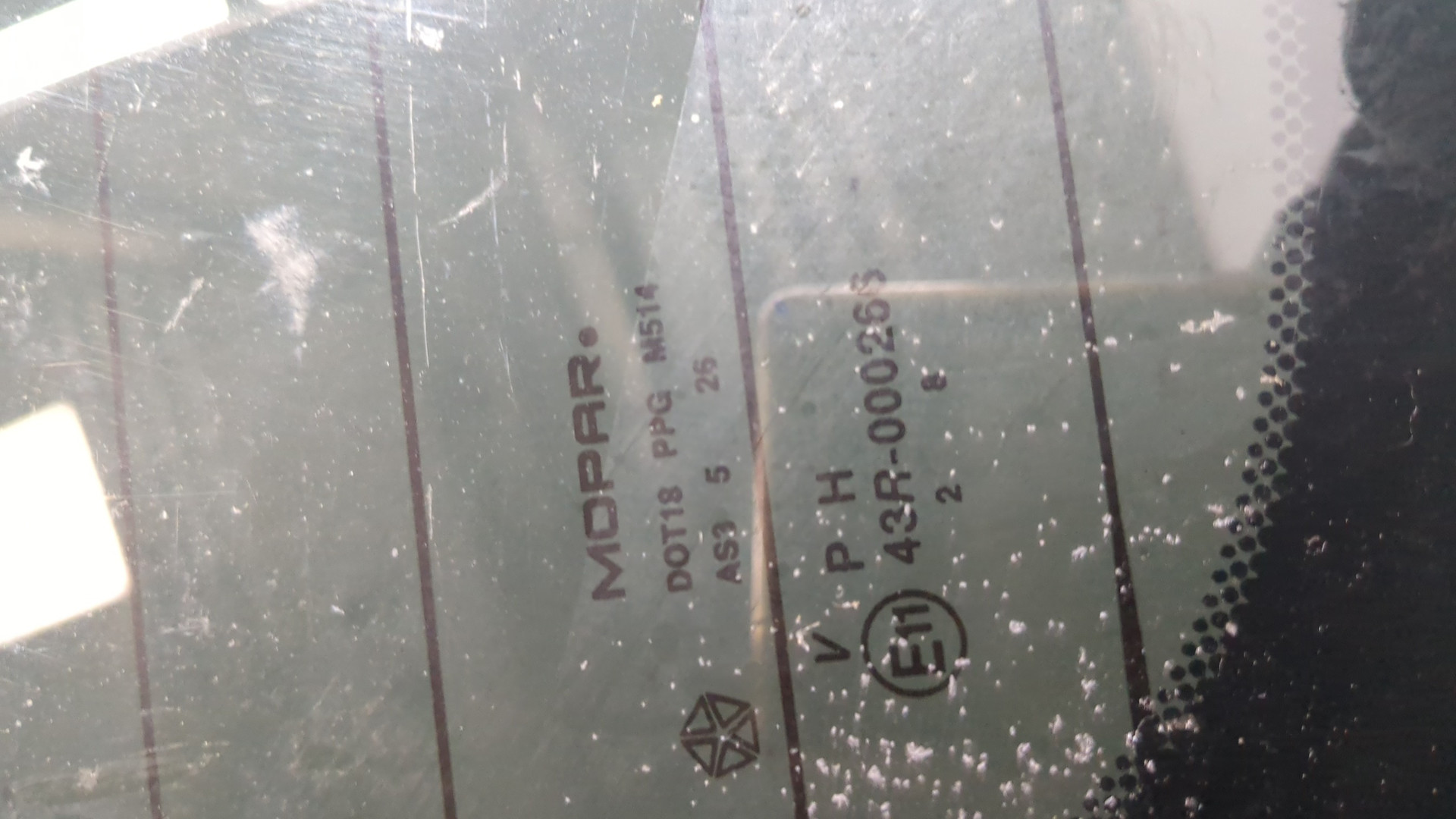 Стекло заднее