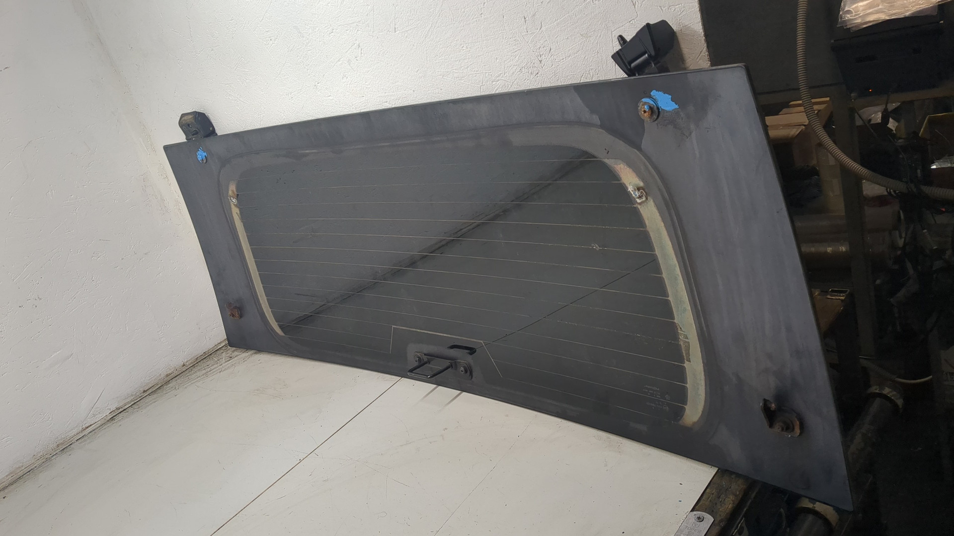 Стекло заднее