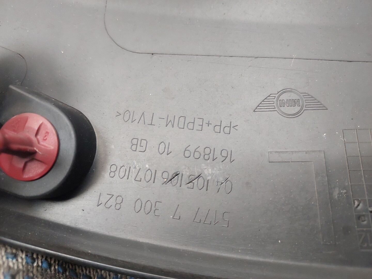 Накладка заднего крыла левого