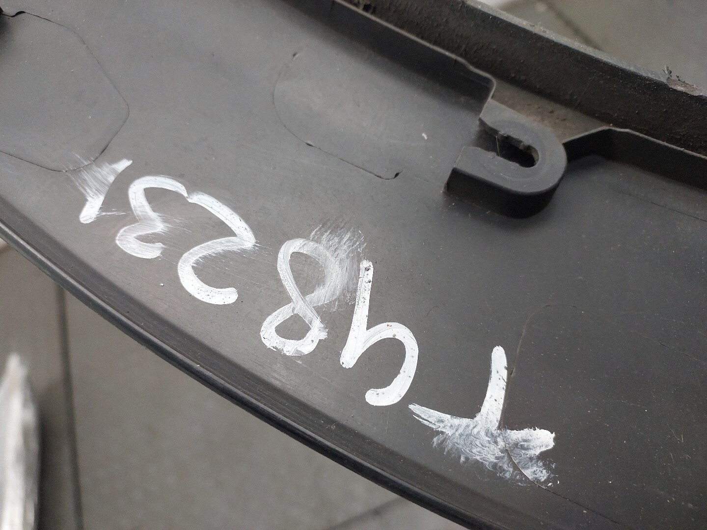 Накладка заднего крыла левого