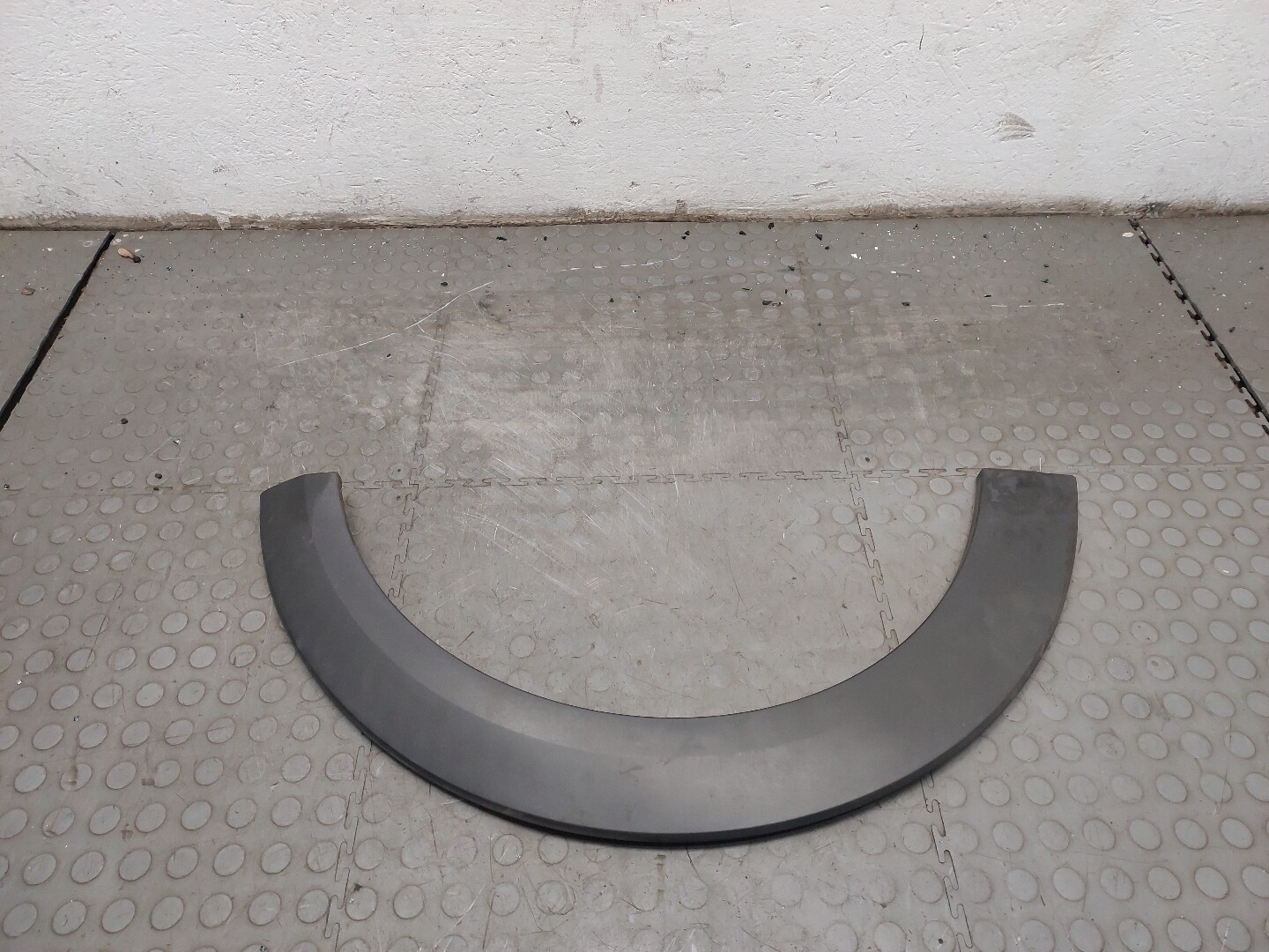 Накладка заднего крыла левого