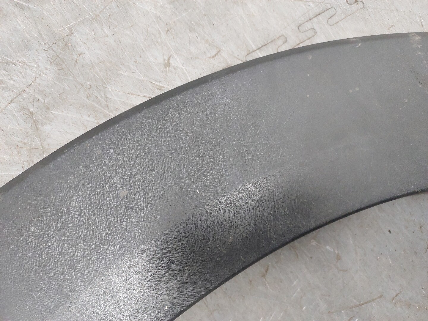 Молдинг заднего крыла правого