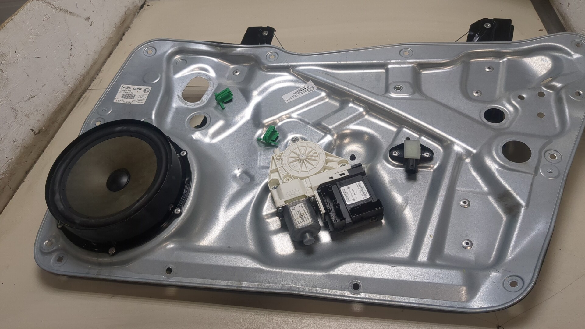 Стеклоподъемник электр. передний правый