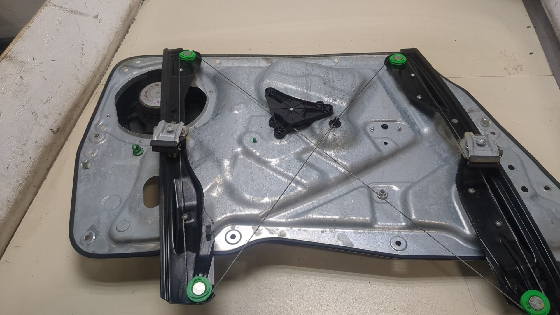 Стеклоподъемник электр. передний правый