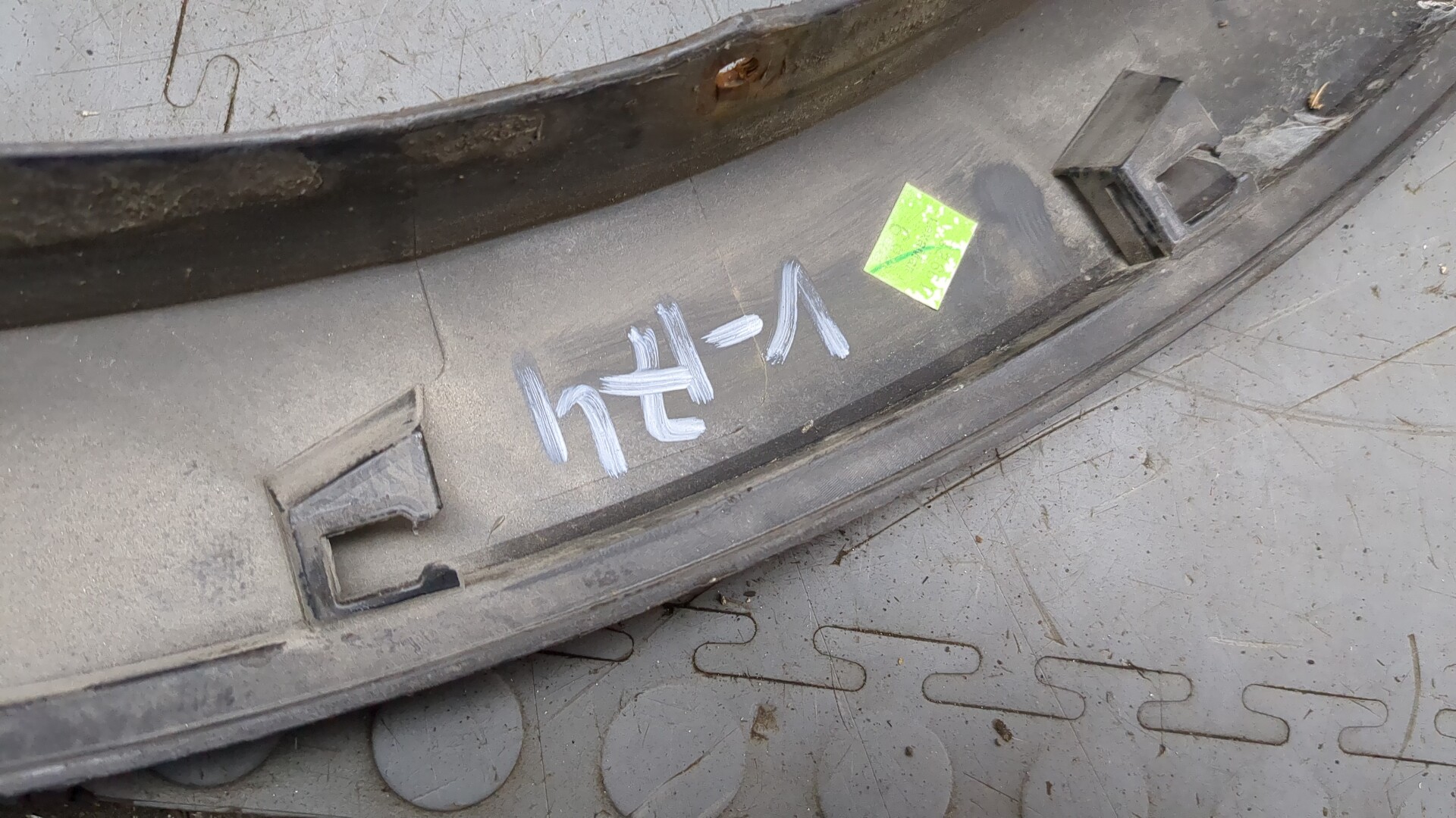 Молдинг заднего крыла правого